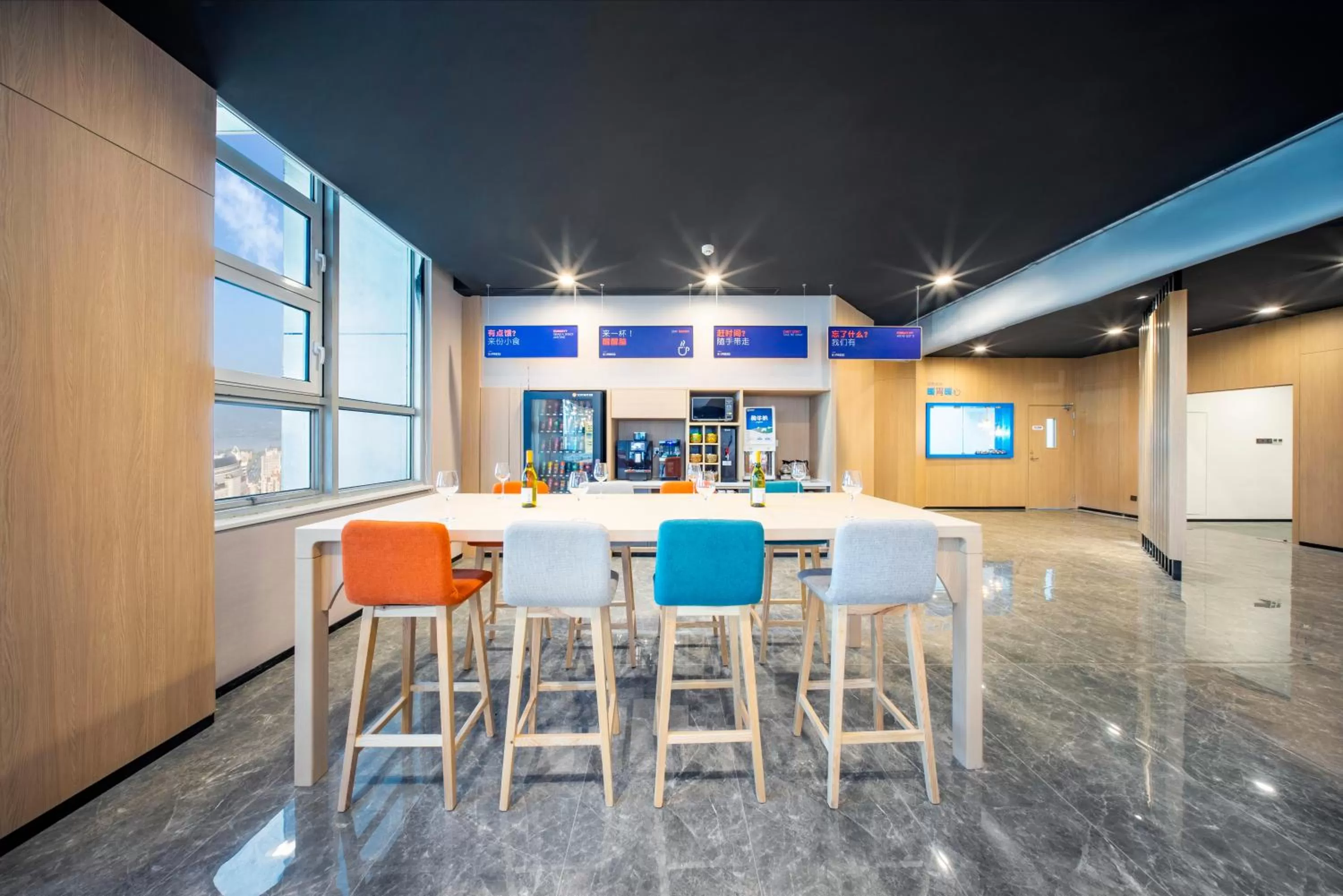 Restaurant/places to eat in Holiday Inn Express Hangzhou Westlake East by IHG