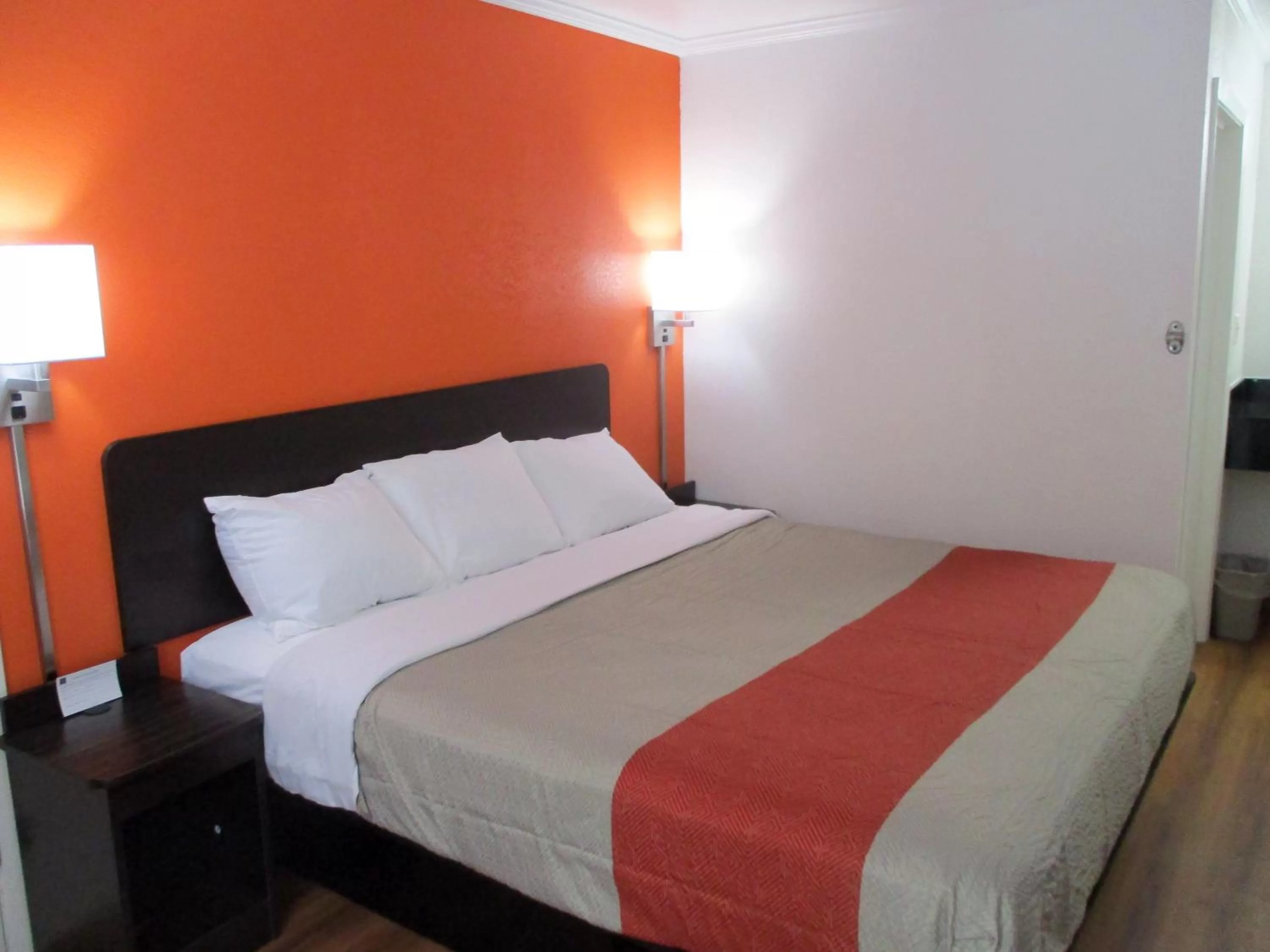 Bedroom, Bed in Motel 6-Bay Minette, AL