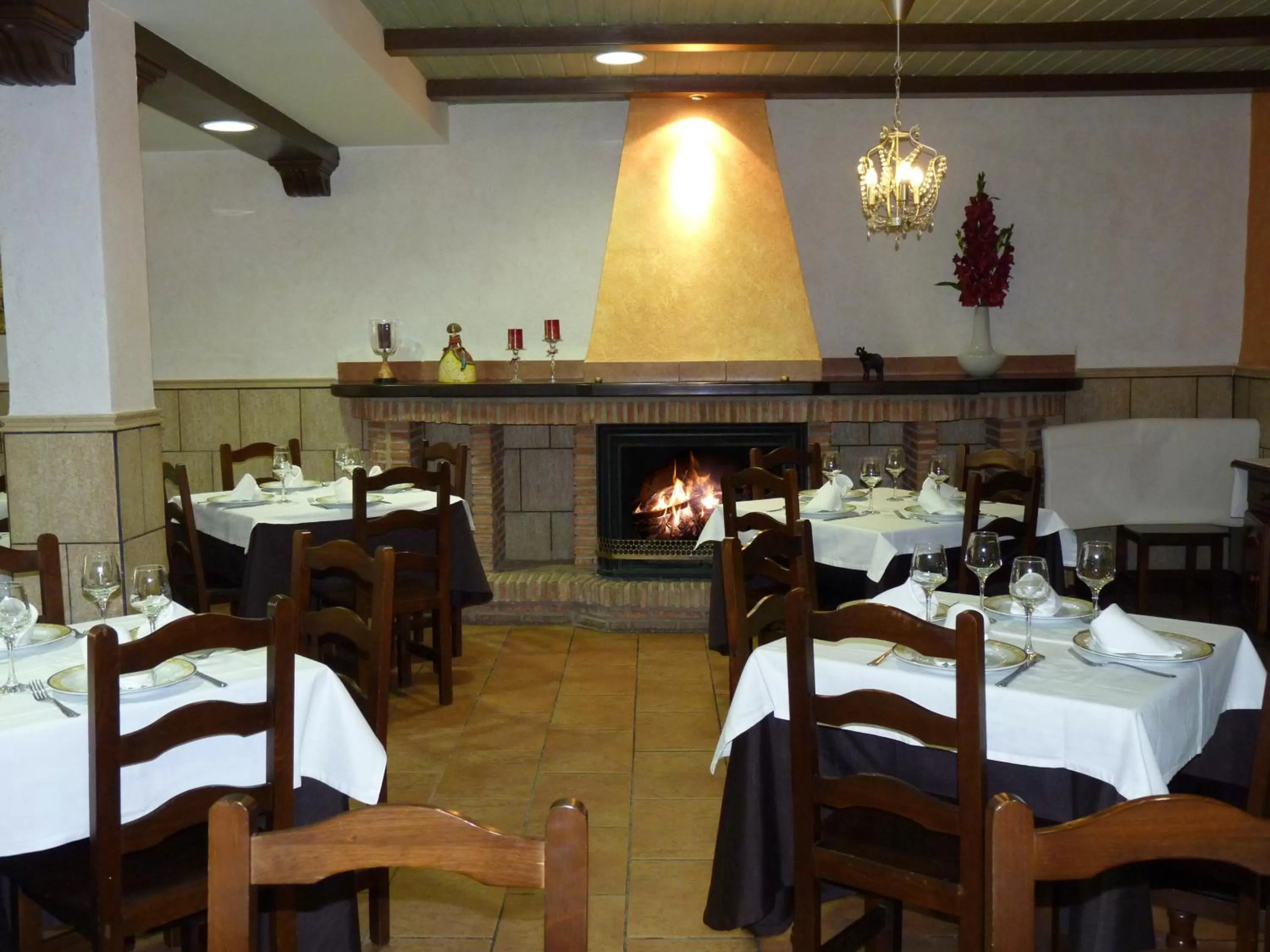 Restaurant/places to eat in Hotel Rural Huerta del Laurel
