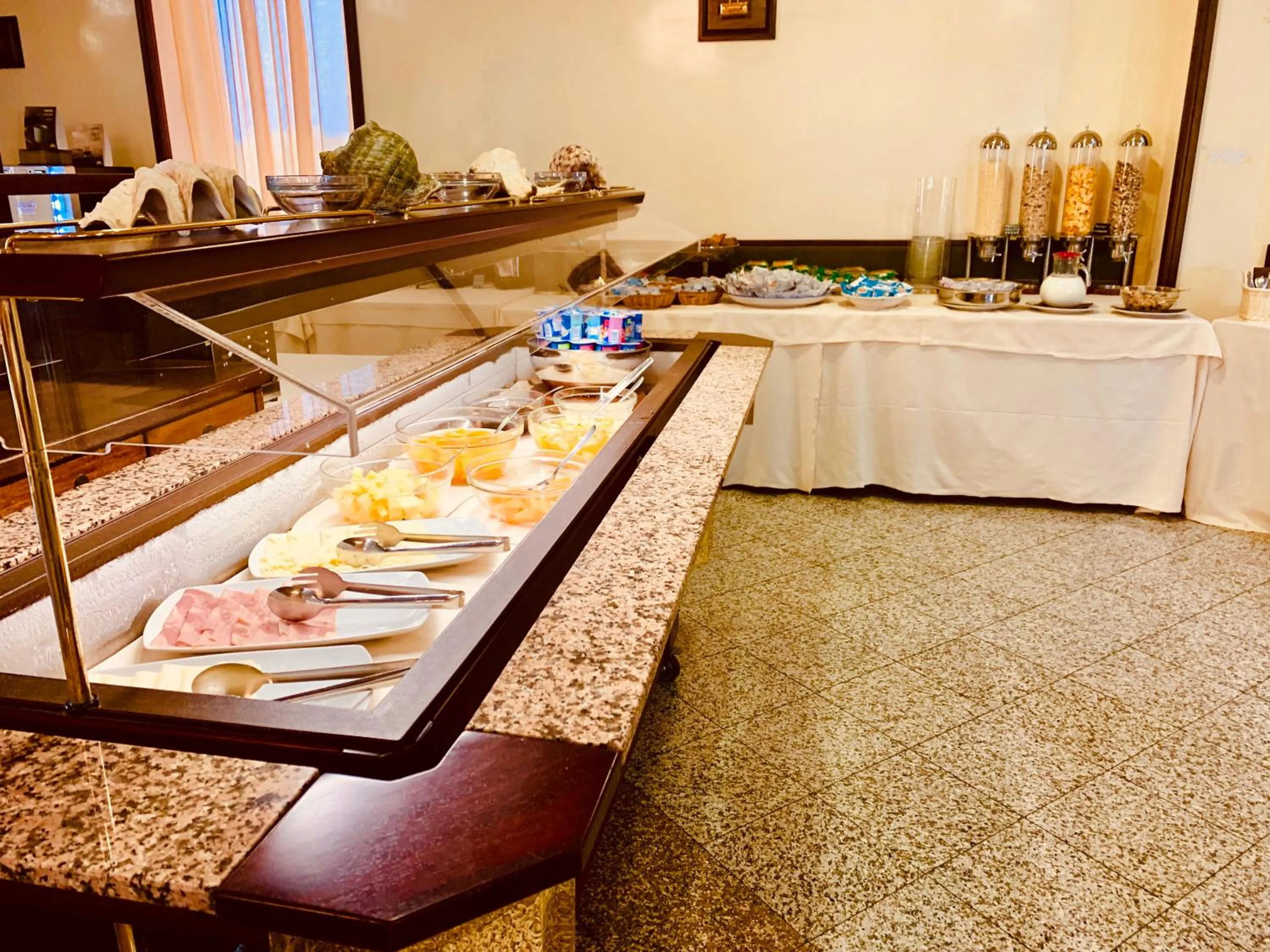 Breakfast in Hotel Grillo
