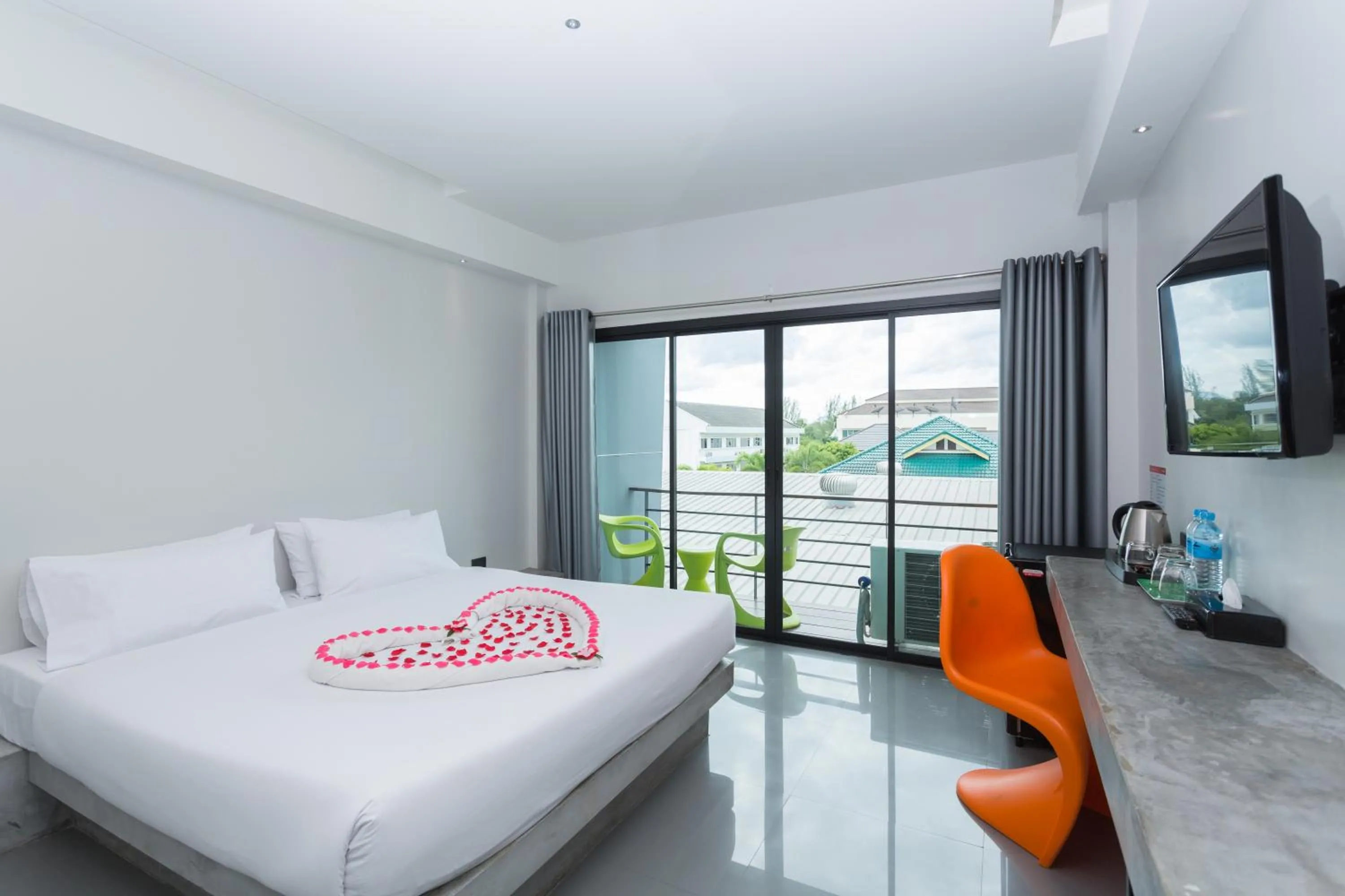 Day, Bed in Riverside Hotel