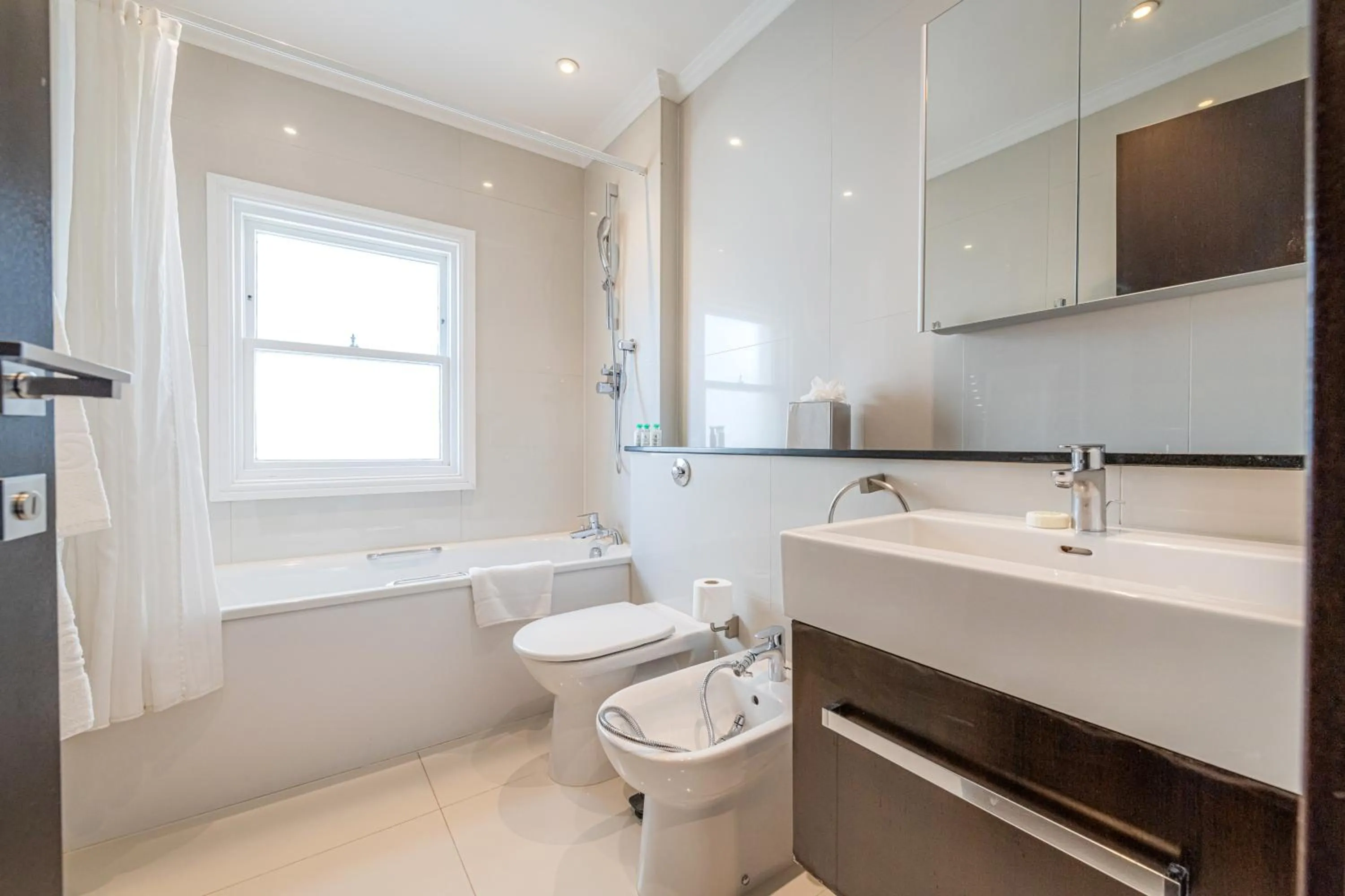 Bathroom in 130 Queen's Gate Apartments
