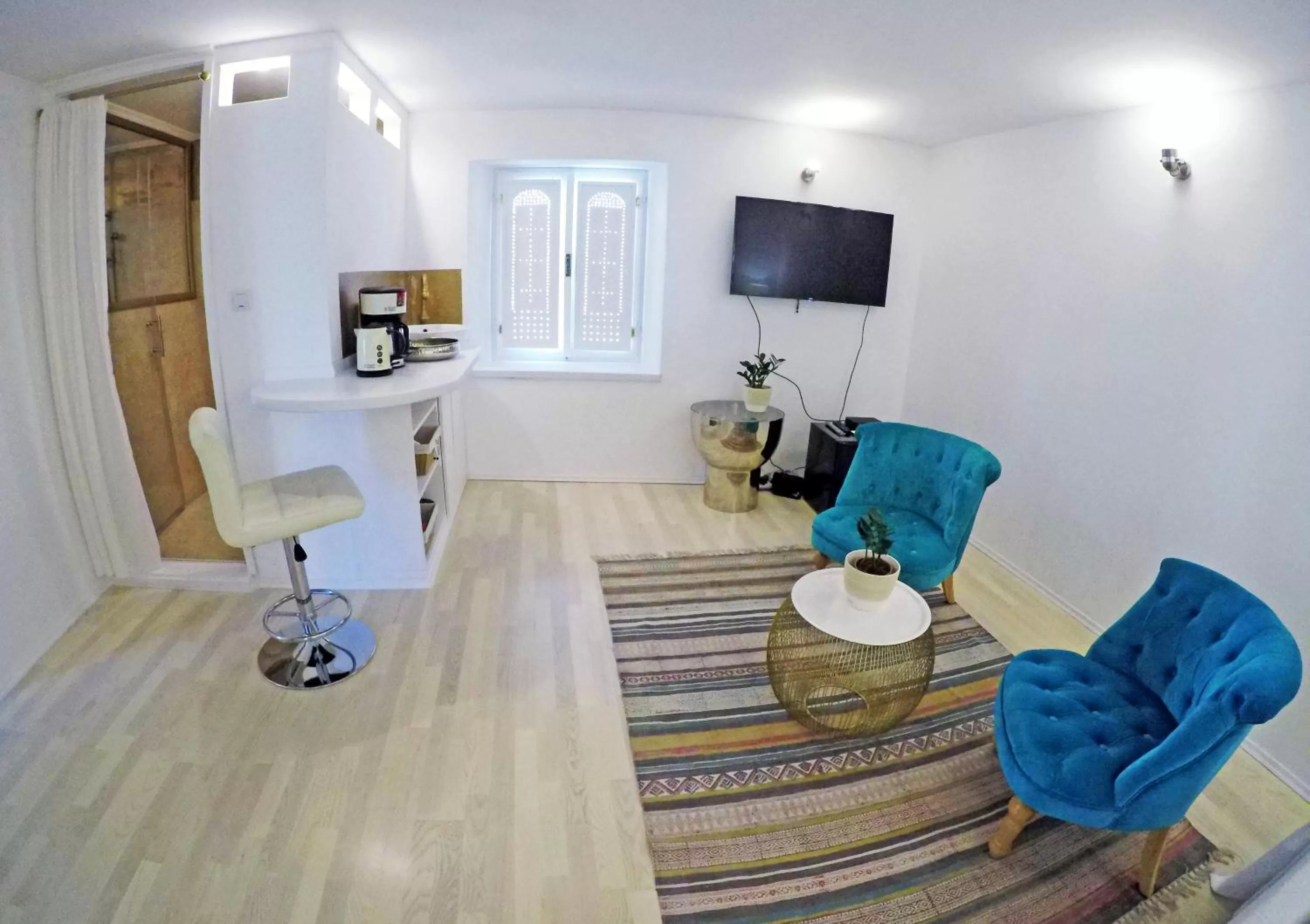 Communal lounge/ TV room, Seating Area in Swan City Apartment & Room