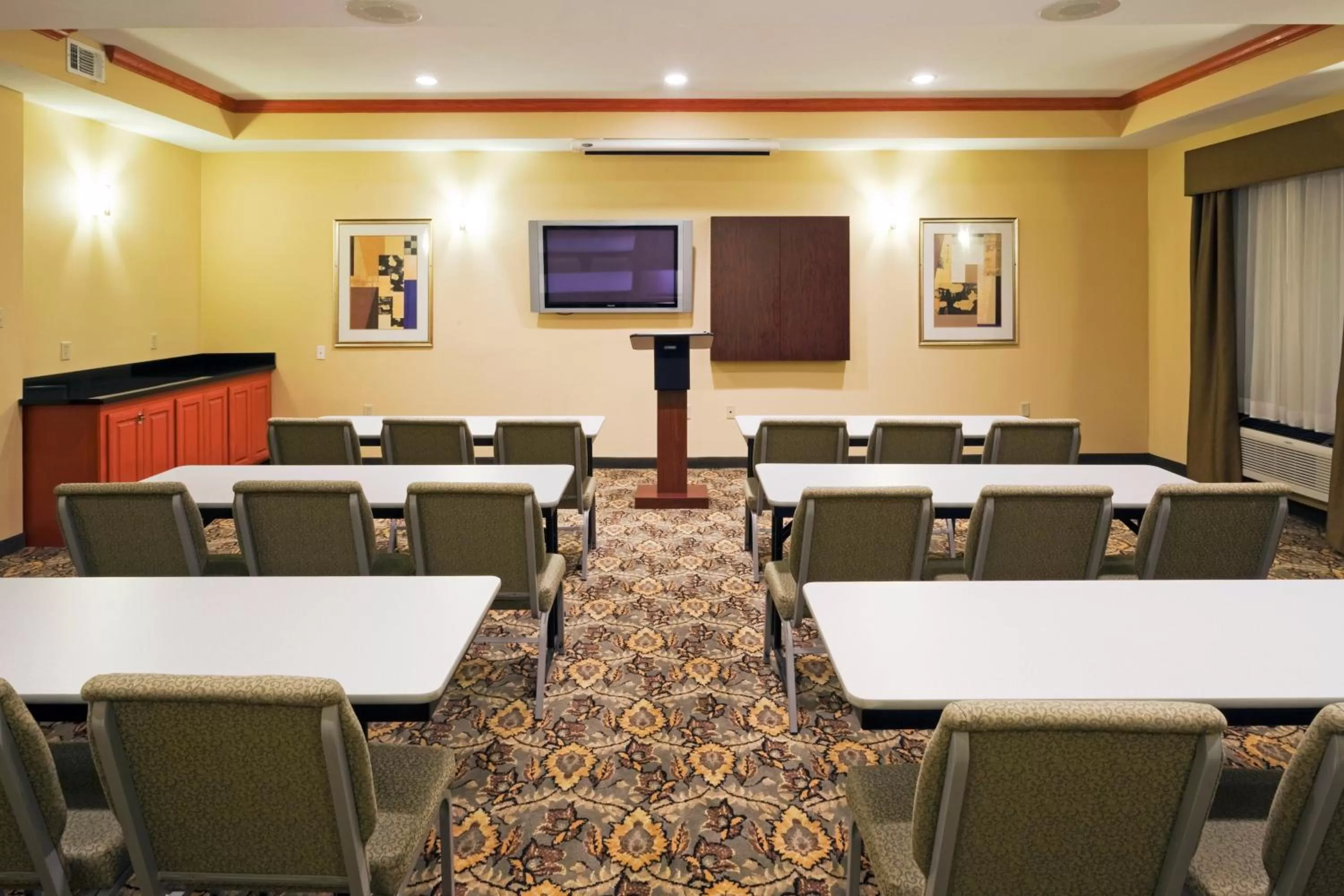 Meeting/conference room in Holiday Inn Express Hotel and Suites Fairfield-North by IHG