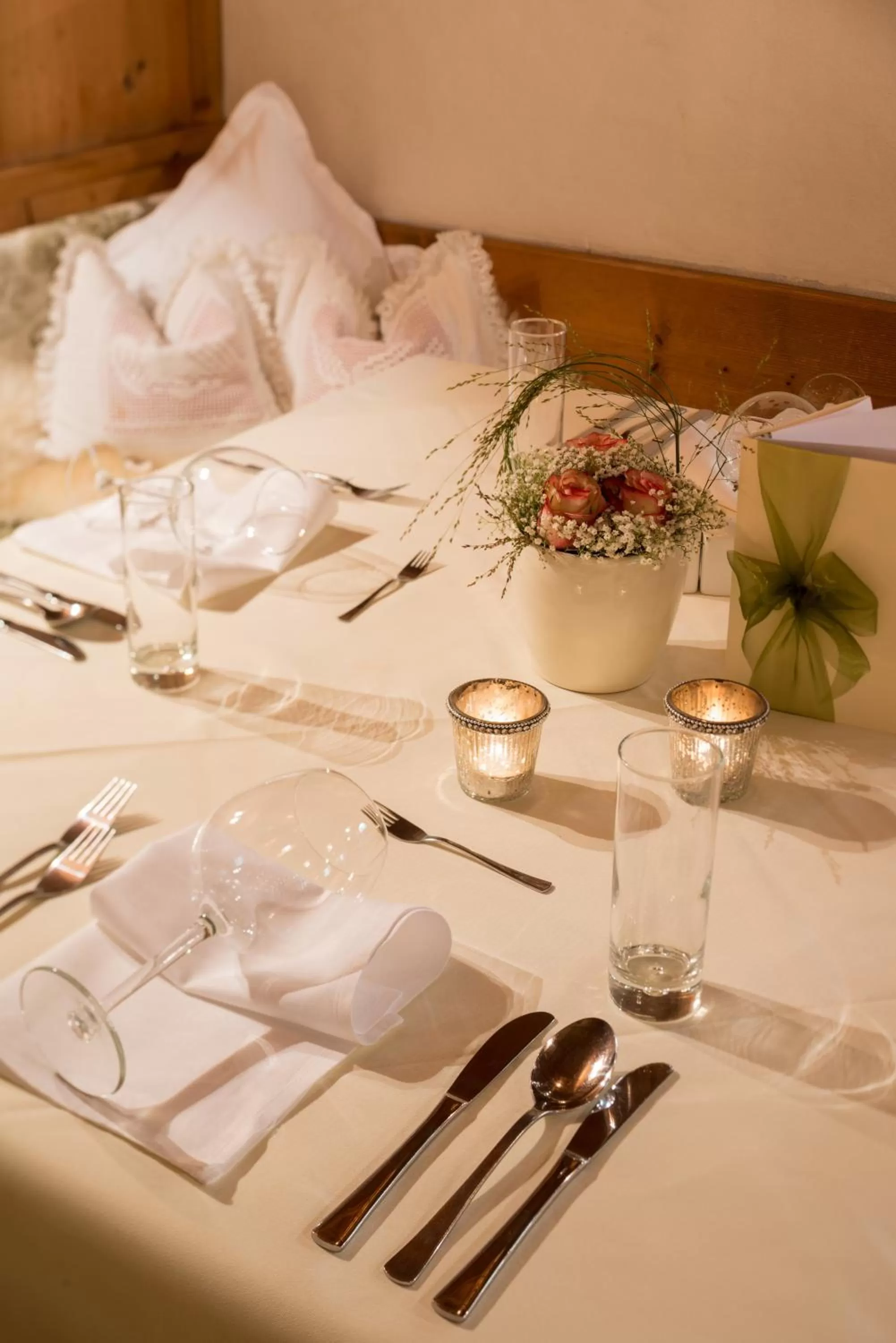 Restaurant/places to eat in Hotel Diana