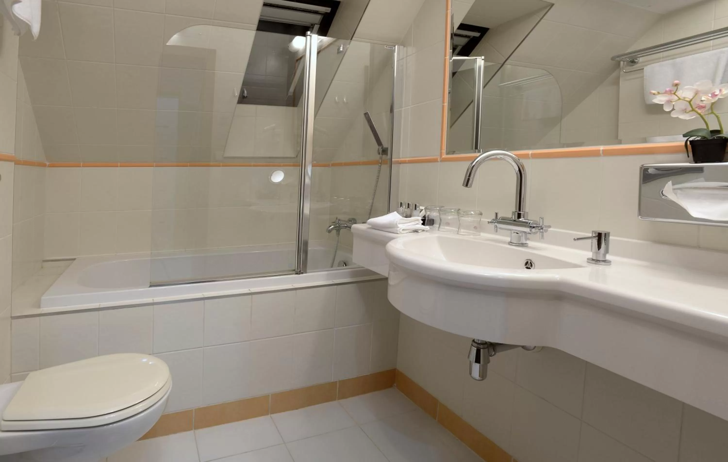 Bathroom in Hotel Grand