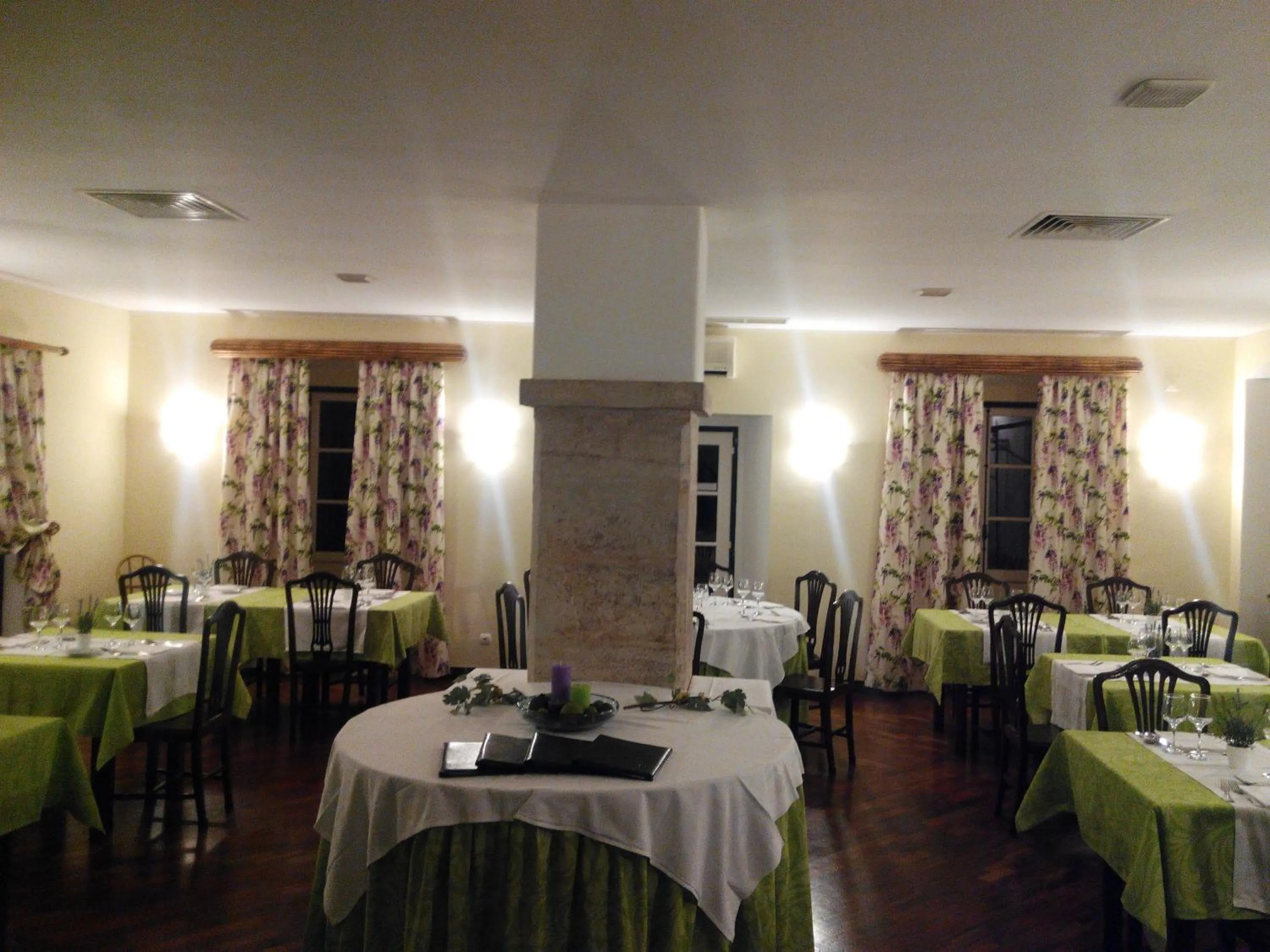 Restaurant/places to eat in Hotel Rural Quinta de Santo Antonio