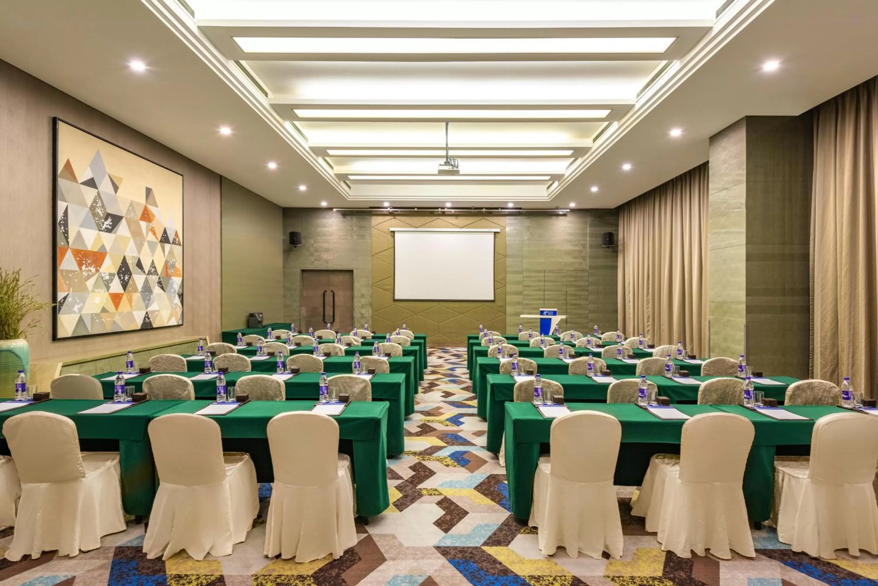 Meeting/conference room in Holiday Inn Express Beijing Yizhuang by IHG - Taxi 1 Hour to International Airport and 800 Meters to the Nearby Subway