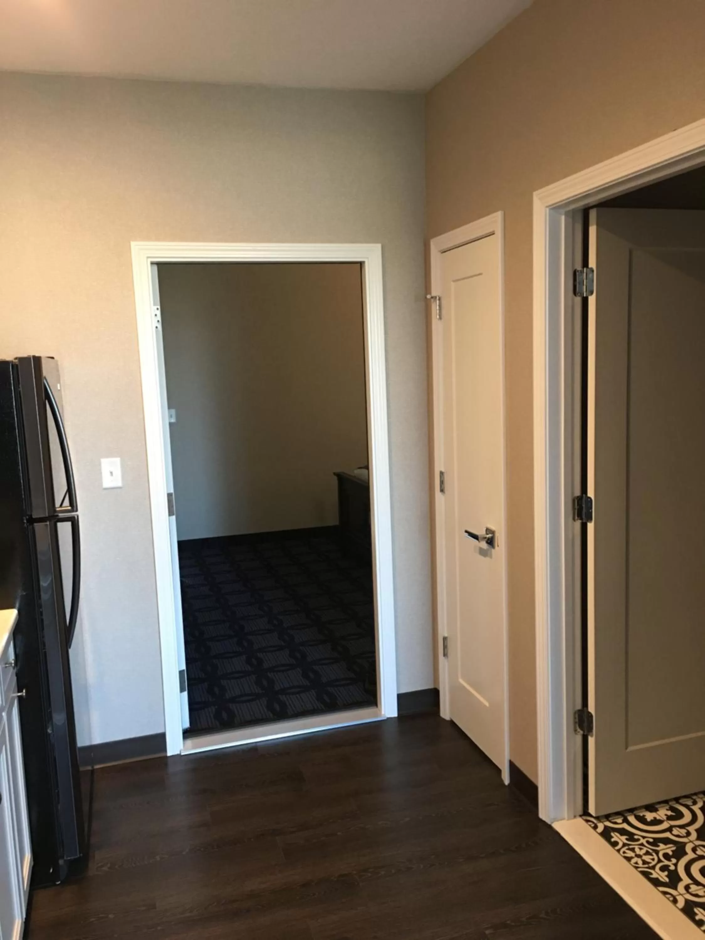 Kitchen or kitchenette in Riverside inn hannibal