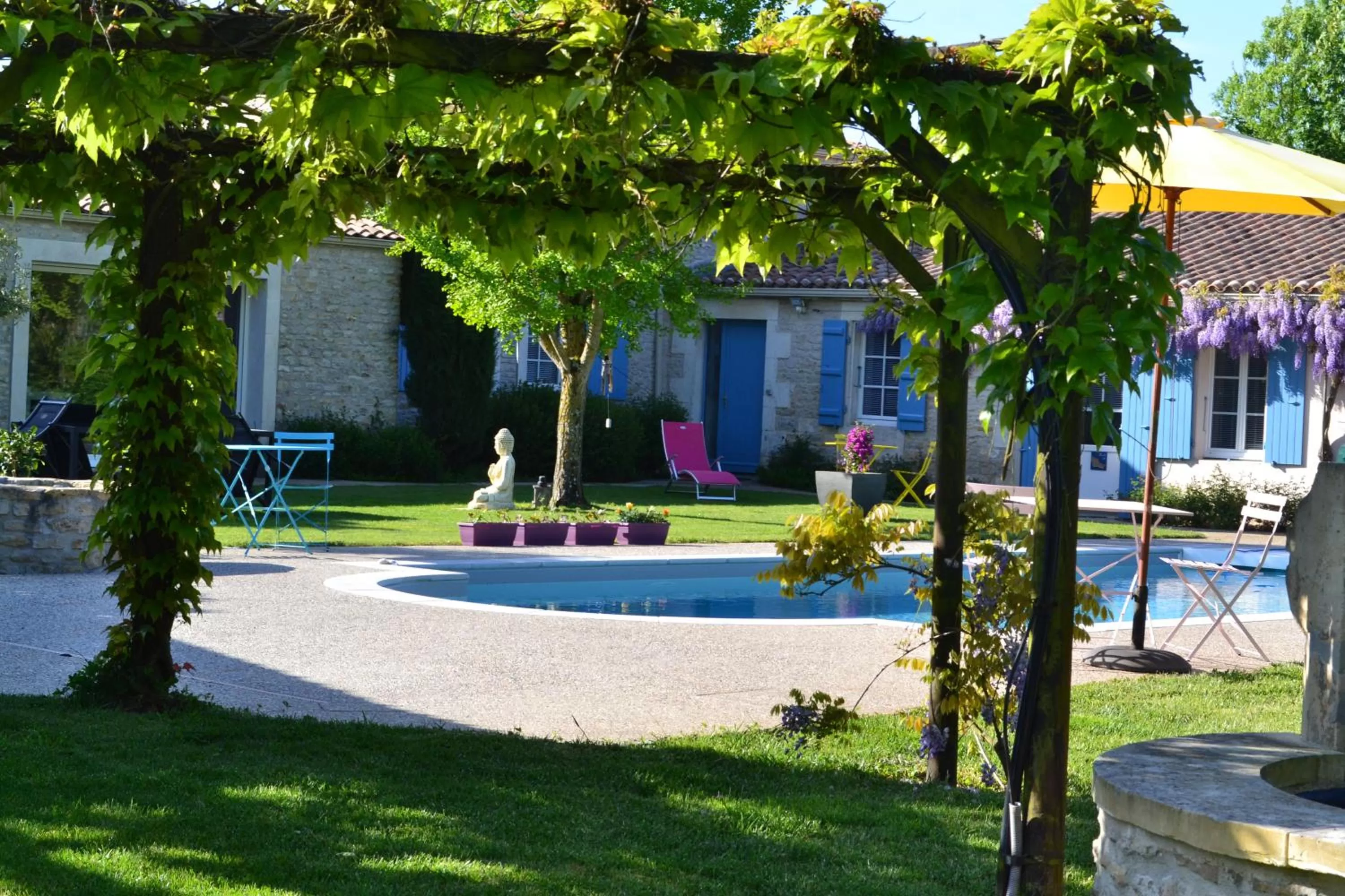 Property building, Swimming Pool in L'instant bleu