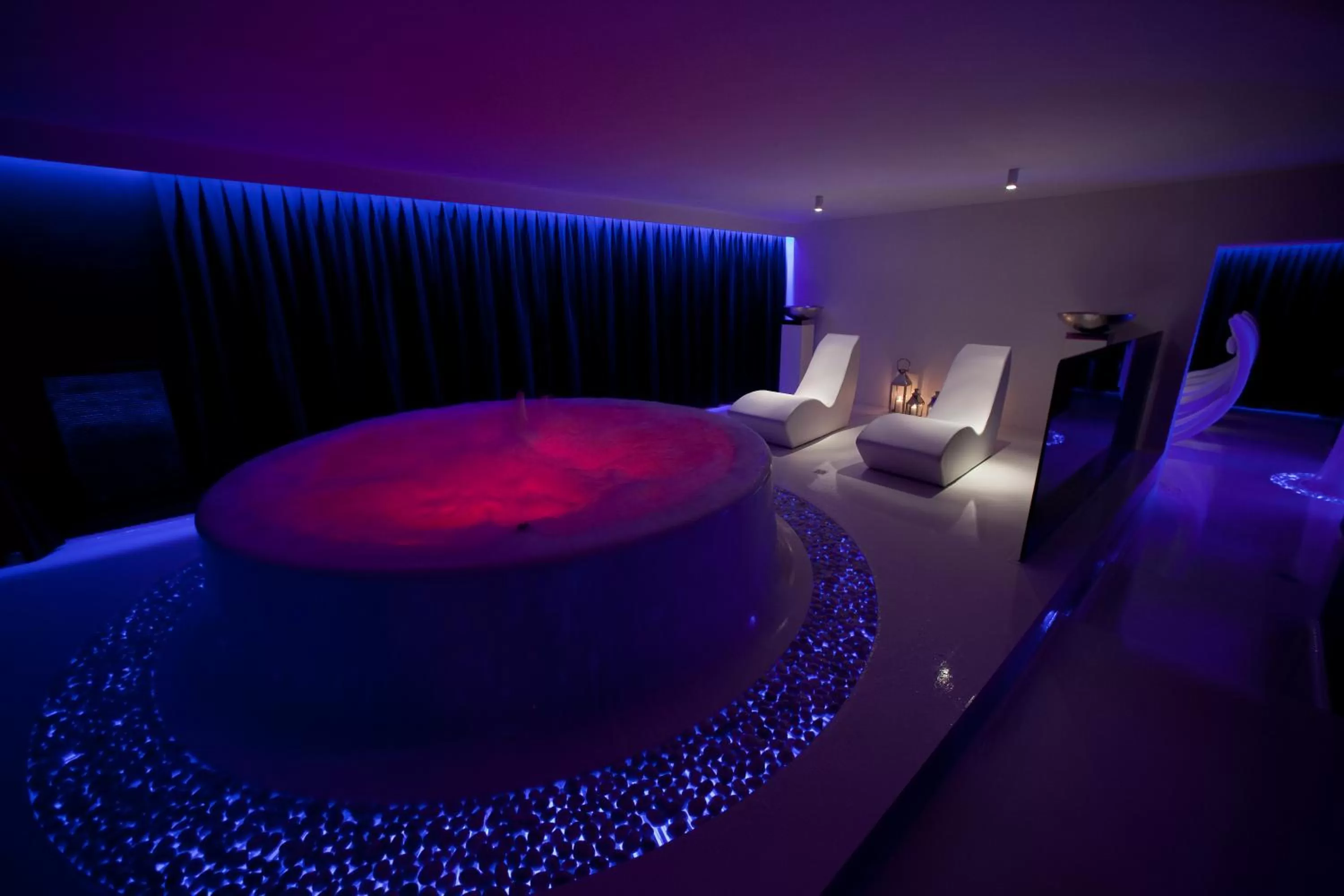 Hot Tub in Le Camp Suite & Spa