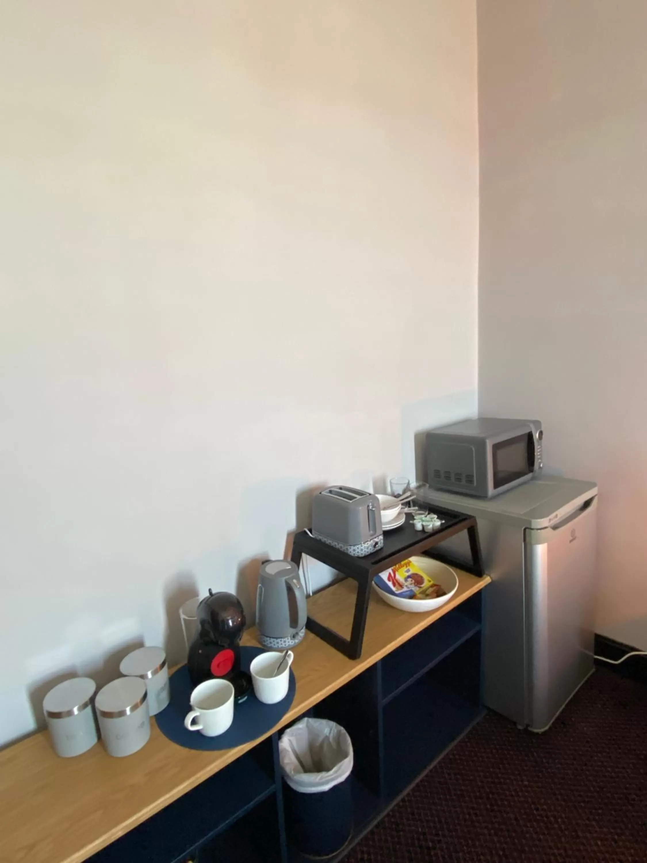 Coffee/tea facilities in Bay view rooms at Mentone Hotel