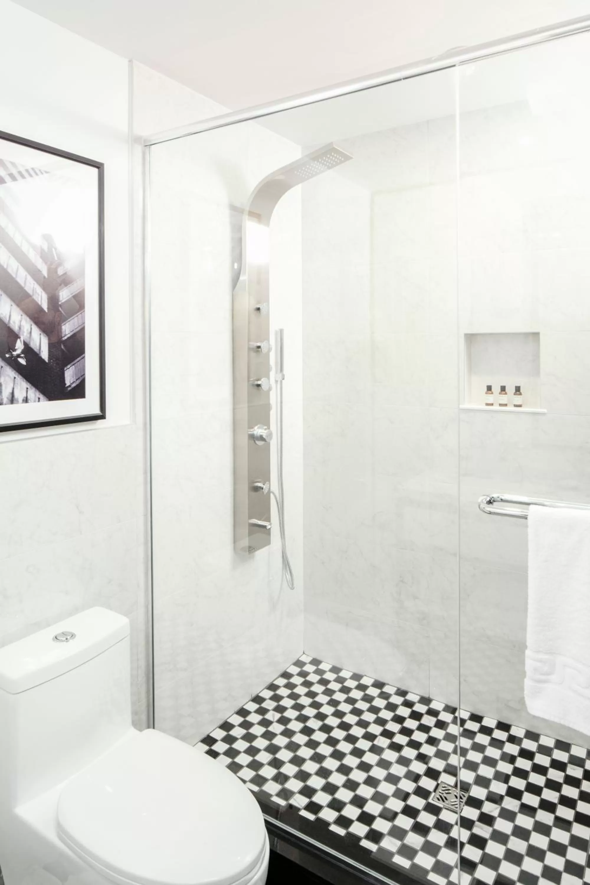 Shower in Hotel Place D'Armes