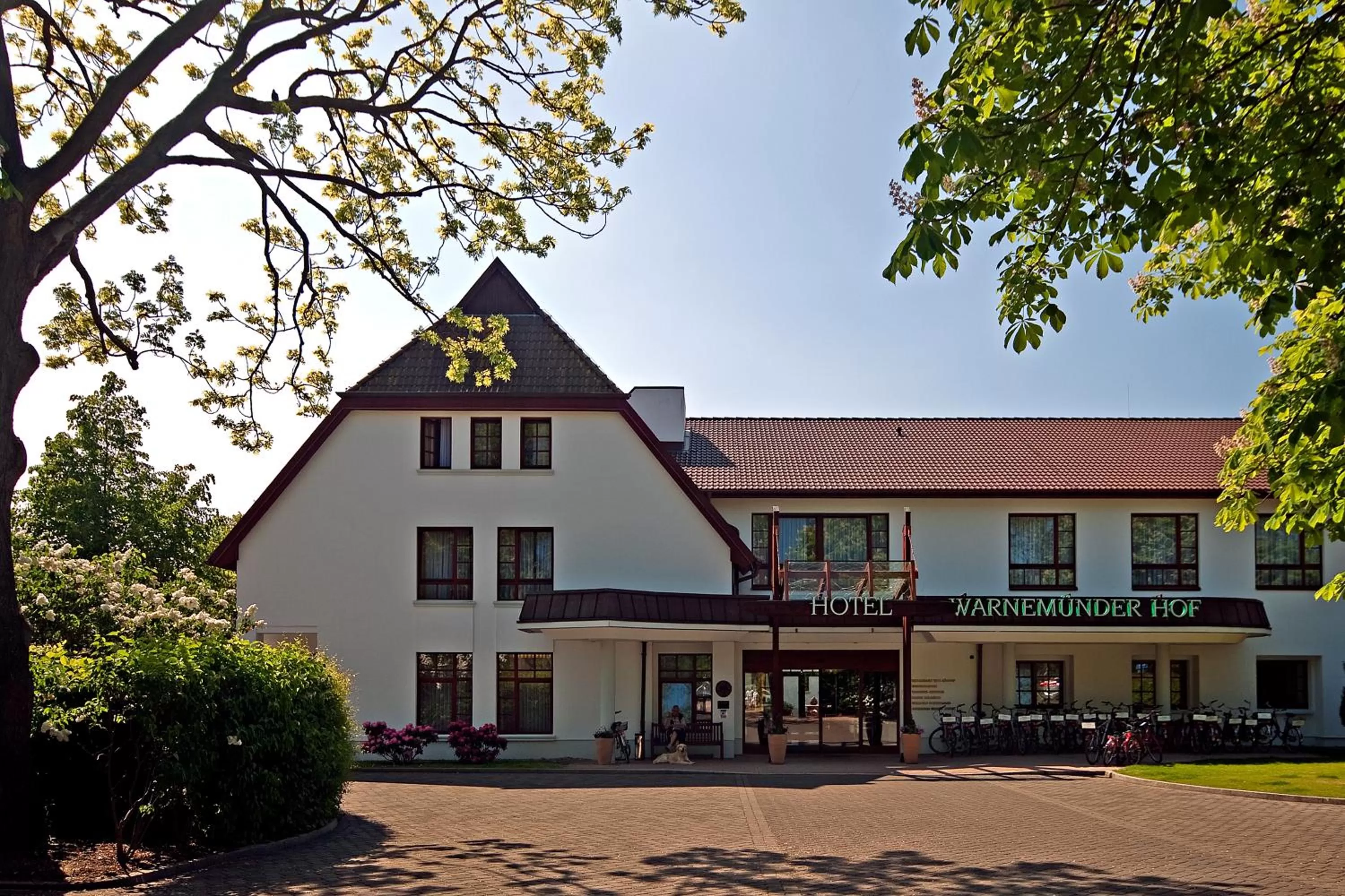Facade/entrance in Ringhotel Warnemünder Hof