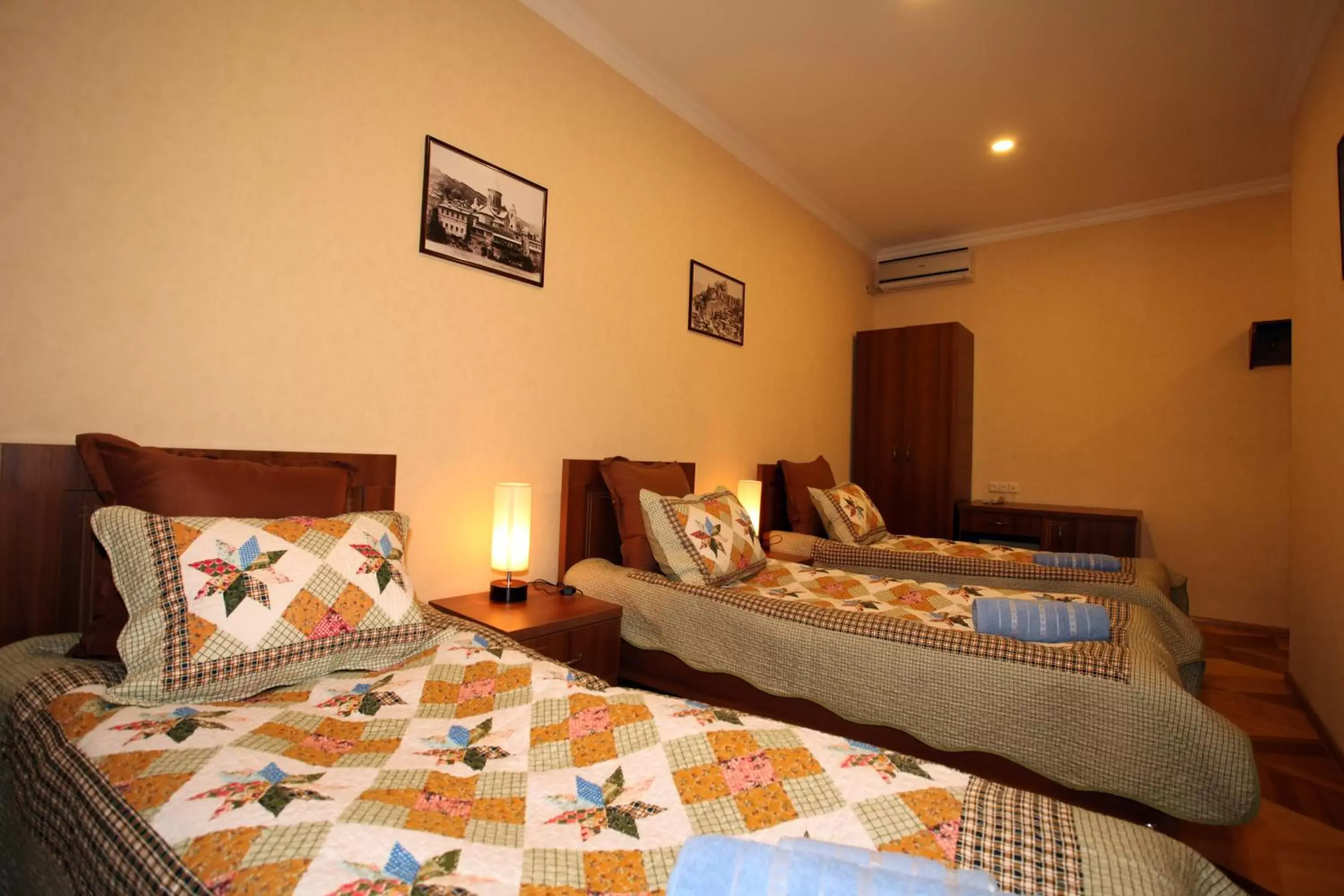 Classic Triple Room in Heyvany Classic Triple Room in Heyvany