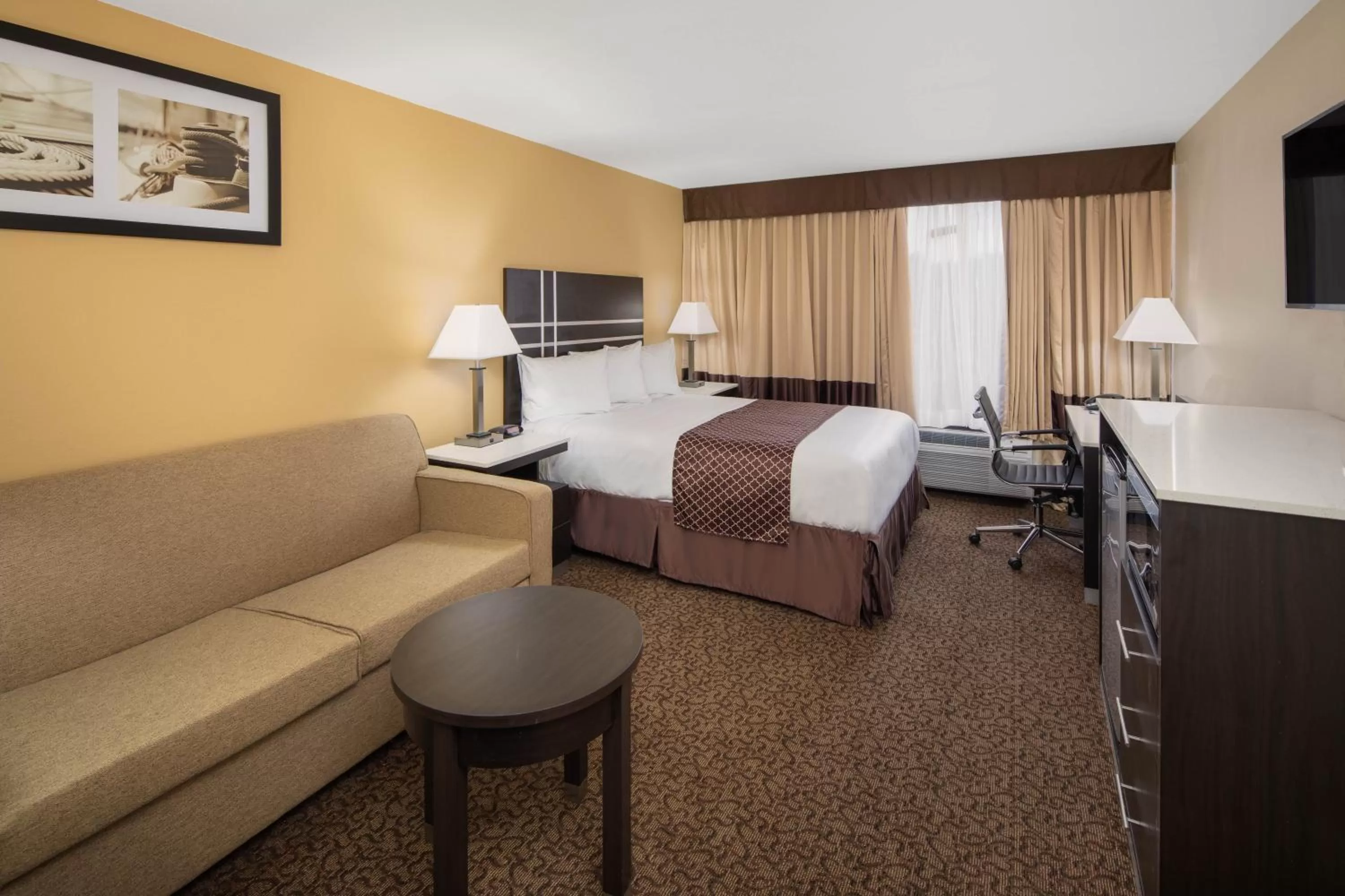 Bed in Baymont Inn & Suites by Wyndham Hammond