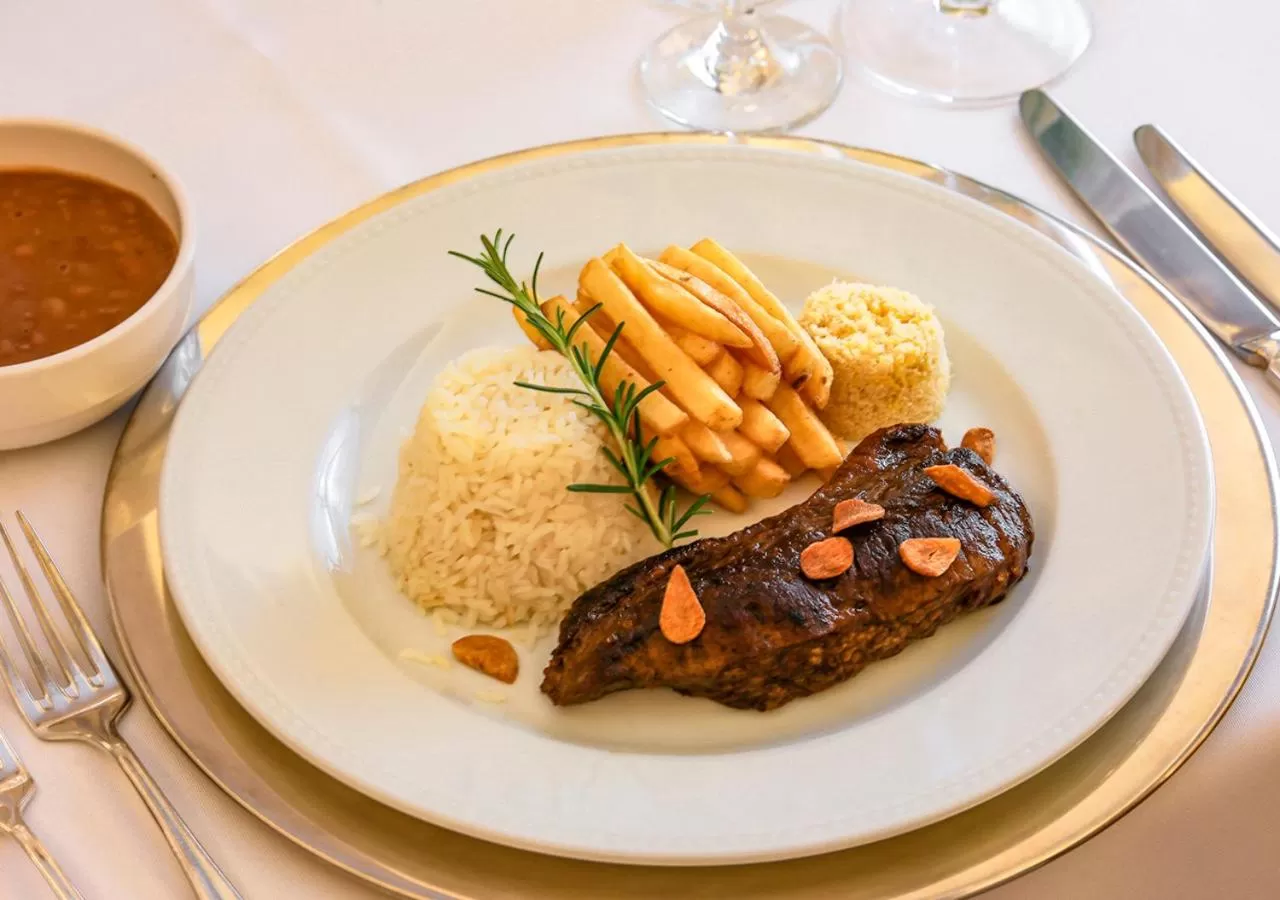 Meals in Estanplaza Nações Unidas