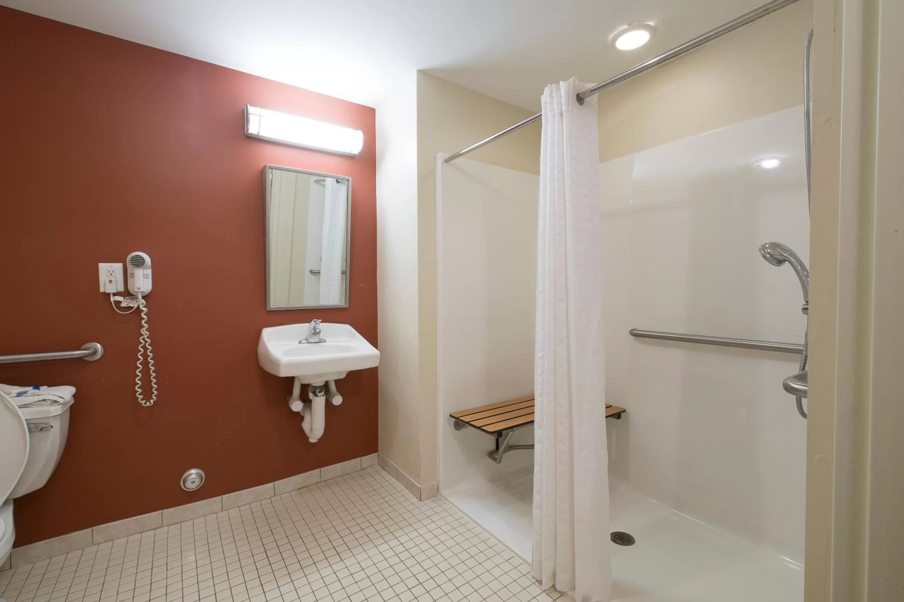 Bathroom in Red Roof Inn & Suites Philadelphia - Bellmawr