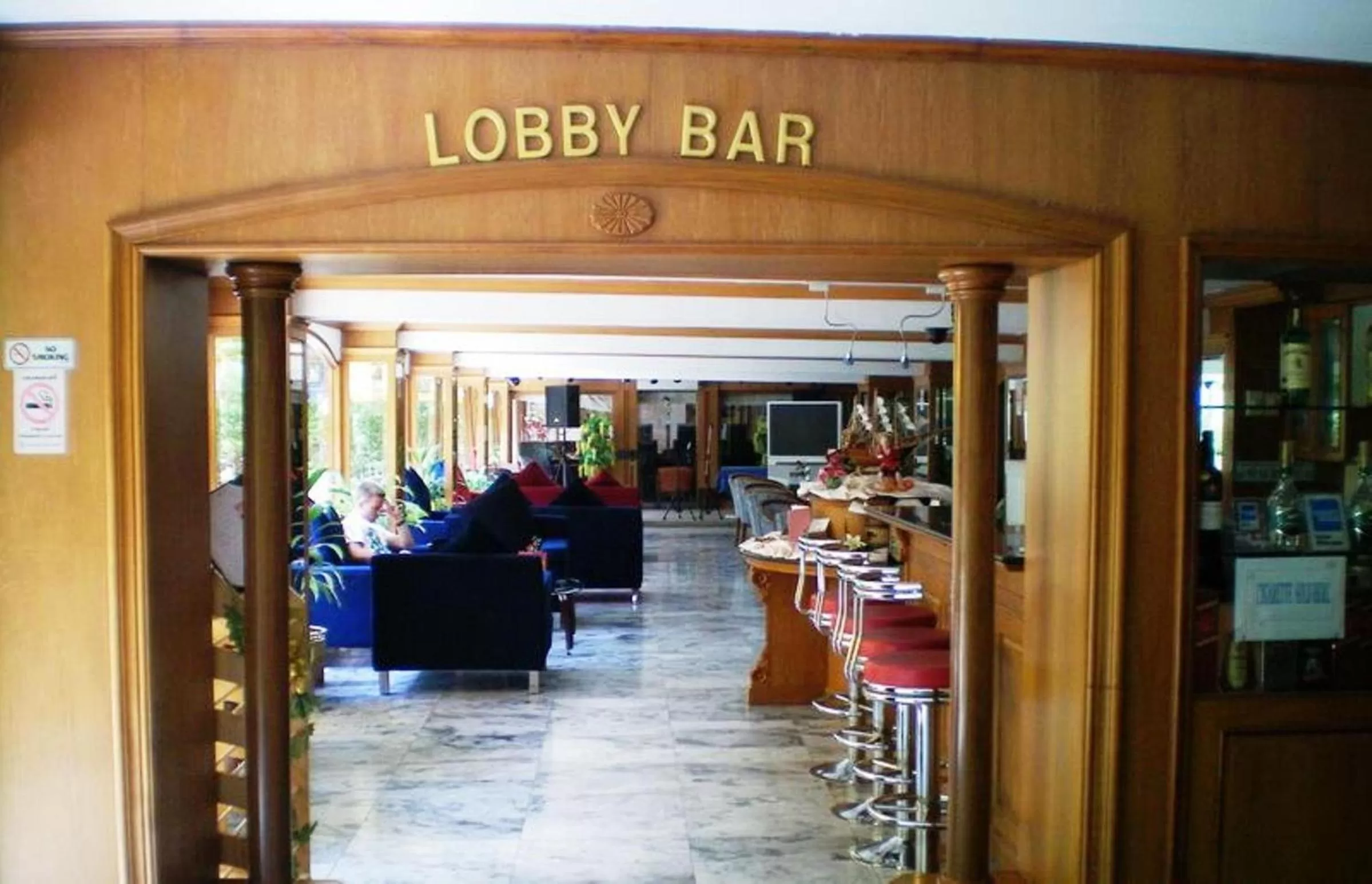 Restaurant/places to eat in PJ Watergate Hotel