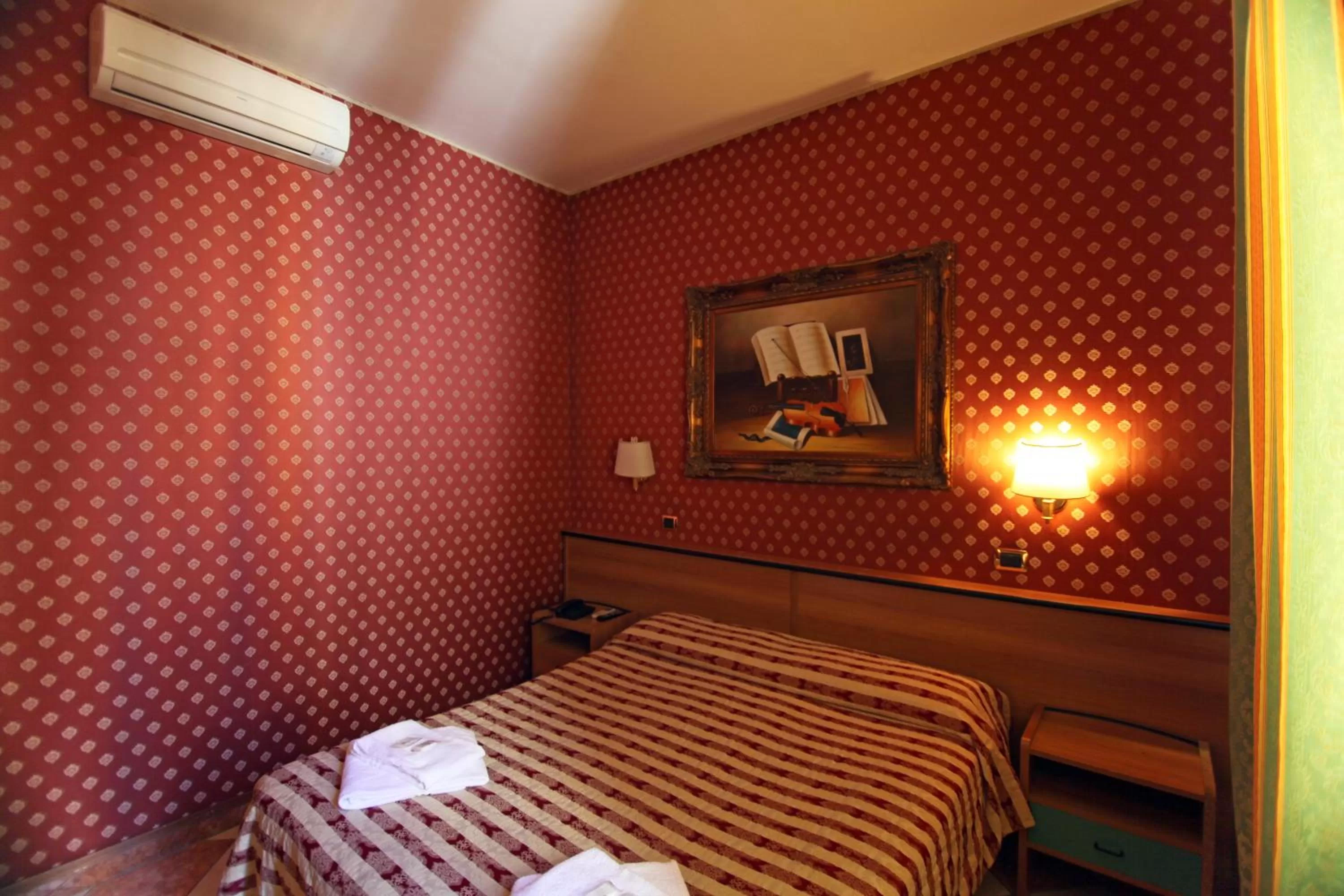 Photo of the whole room, Bed in Hotel Hollywood