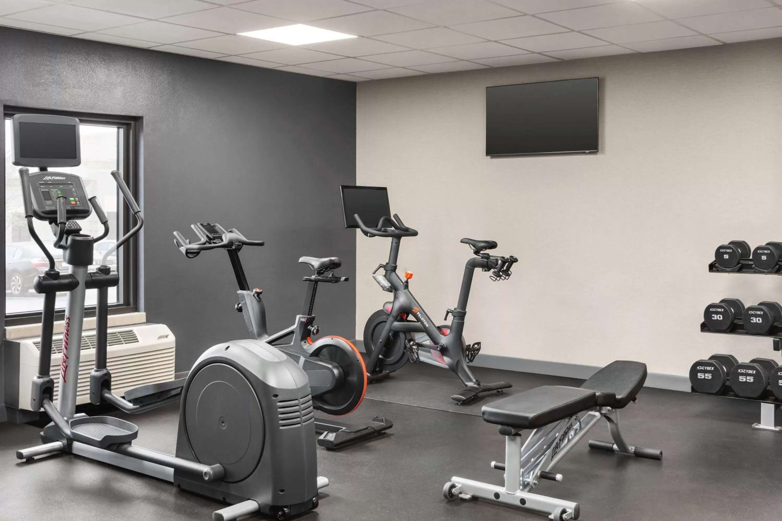 Fitness centre/facilities in Hampton Inn Milwaukee Brookfield