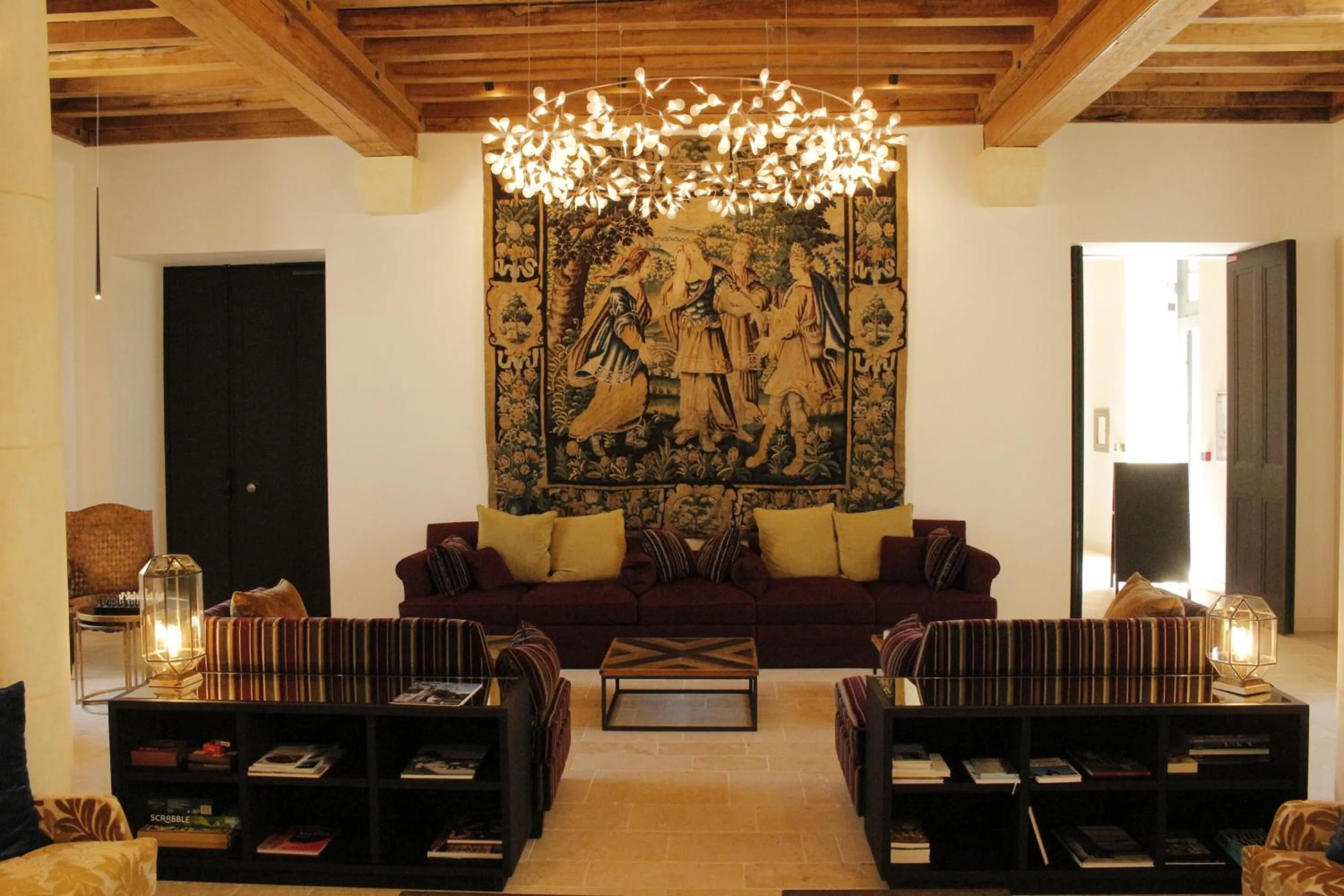 Seating area in College des Doctrinaires