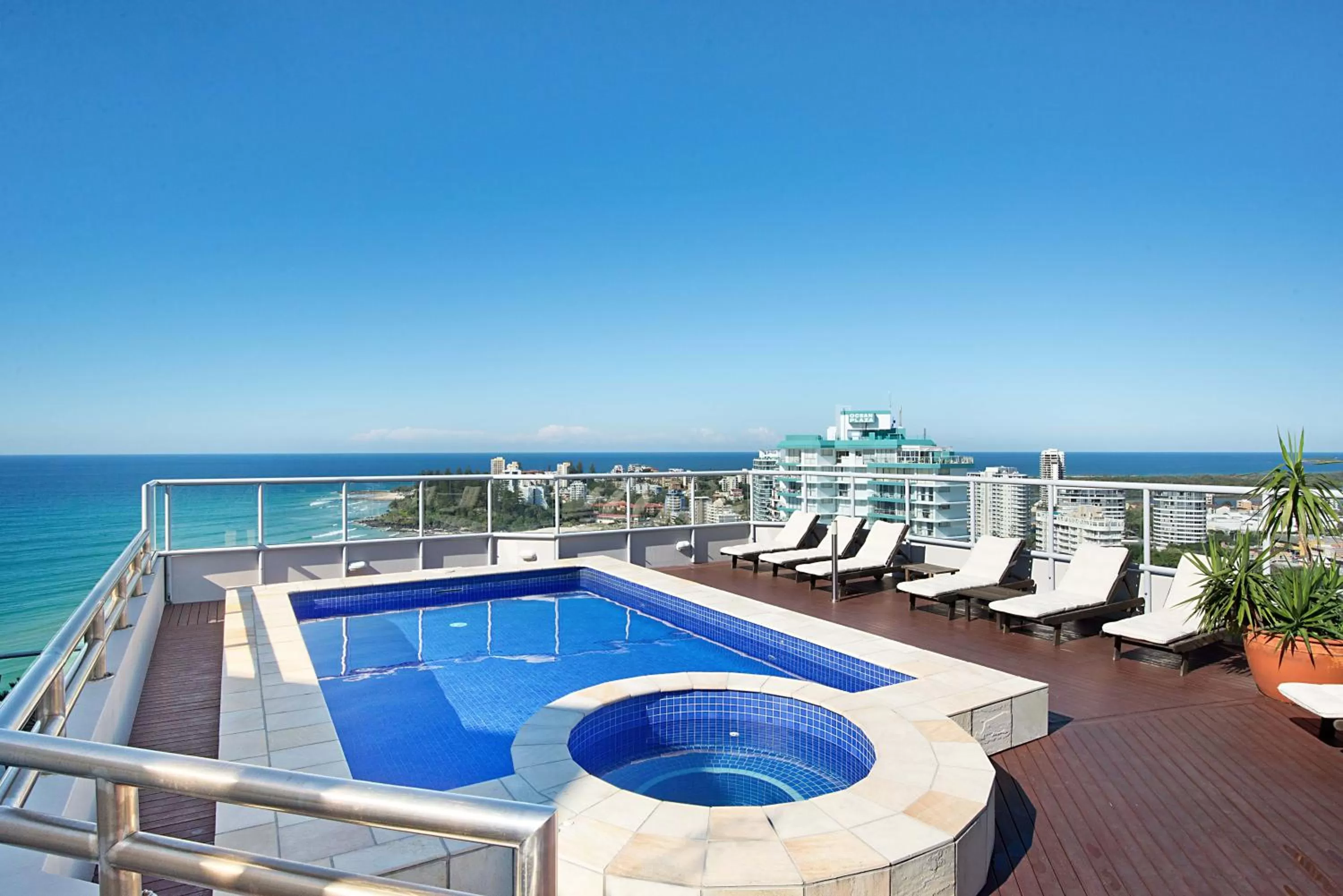 Swimming pool in ULTIQA Points North