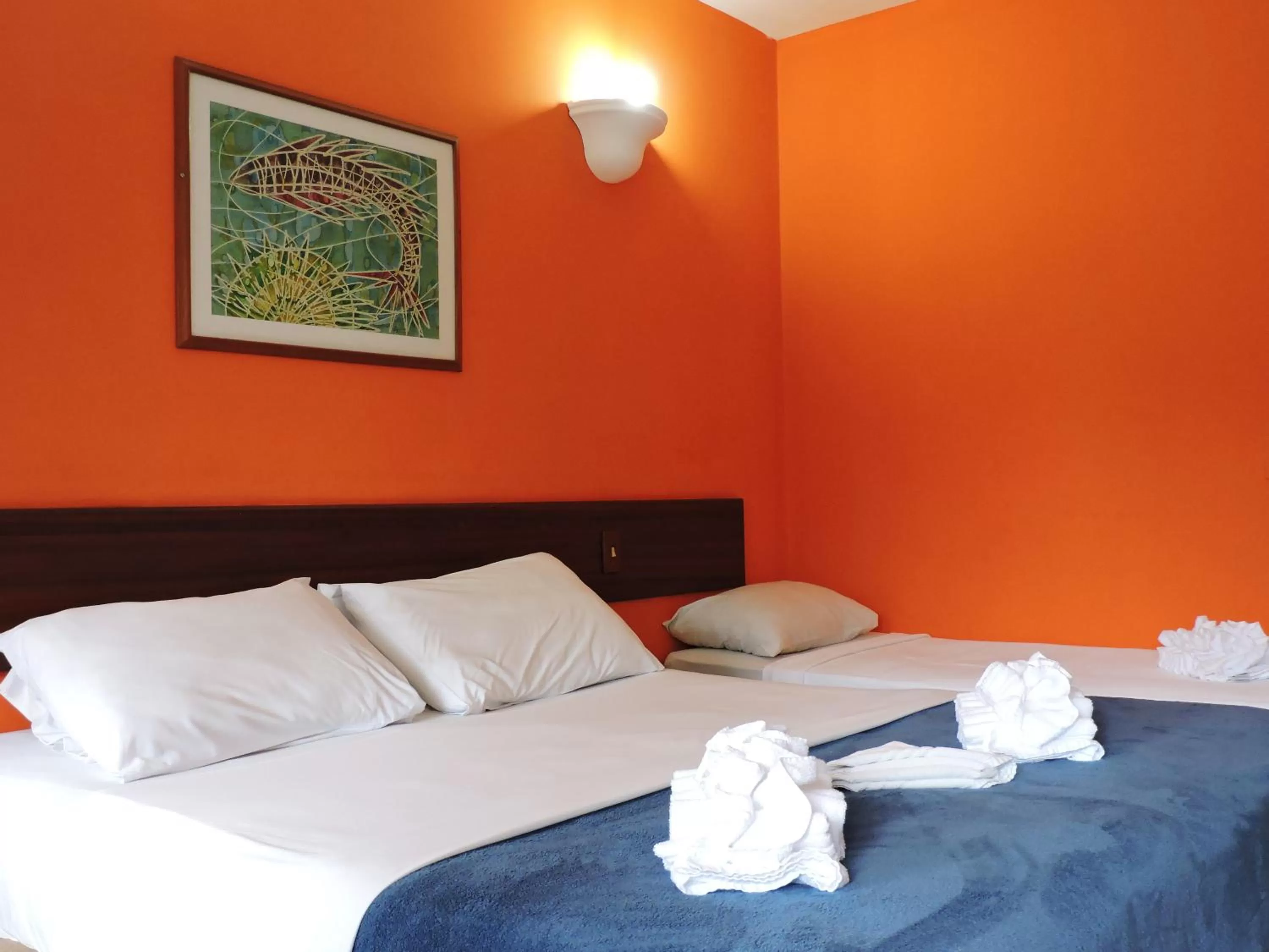 Photo of the whole room, Bed in Pousada Estrela de Paraty