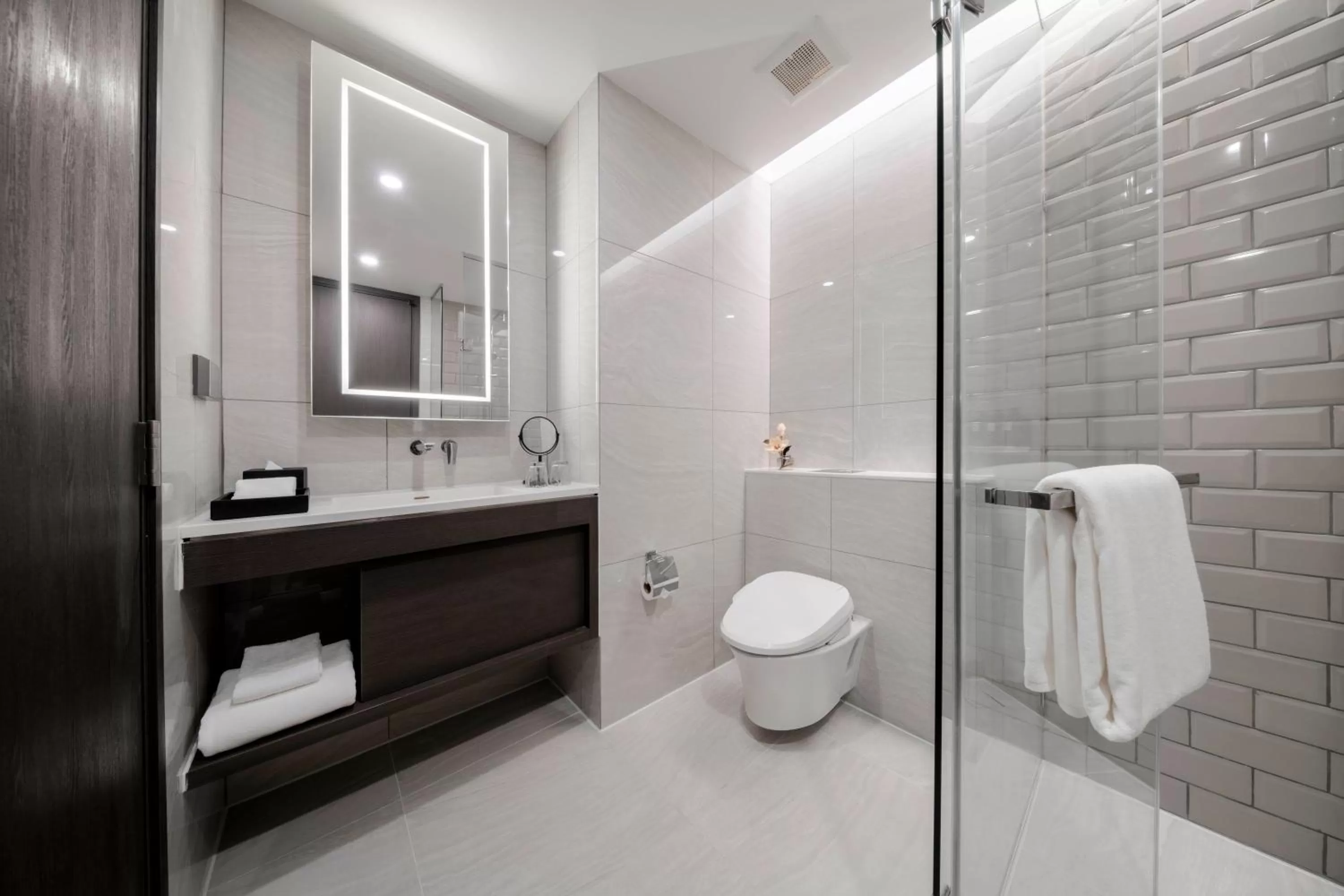 Shower in Wyndham Bangkok Queen Convention Centre