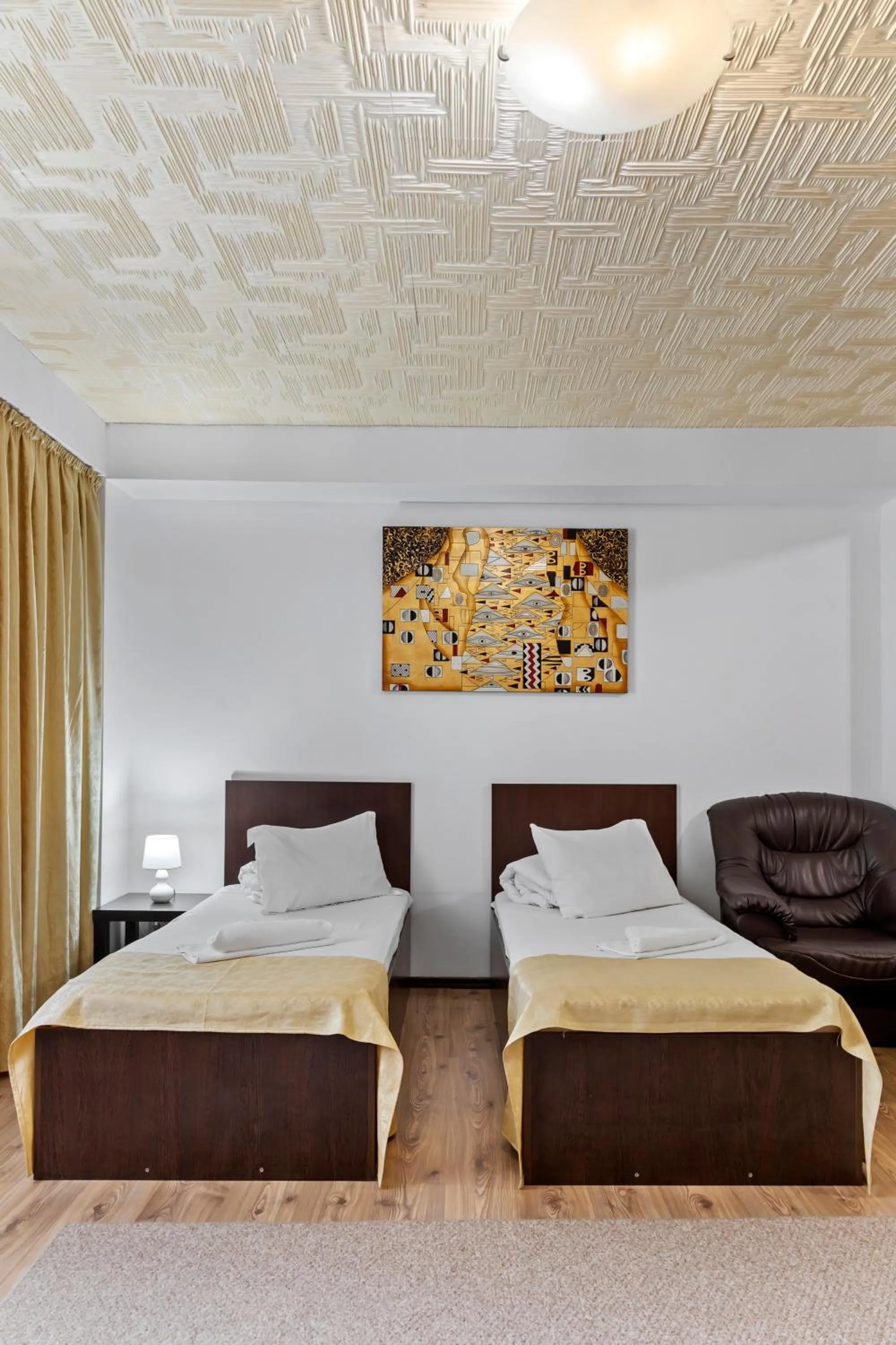 Bed in Hotel Charter Otopeni