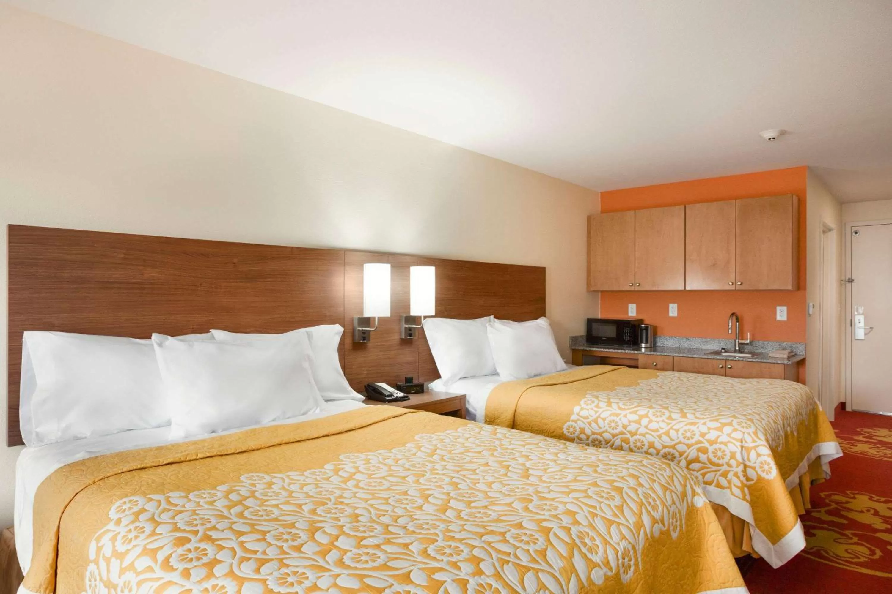Photo of the whole room, Bed in Days Inn & Suites by Wyndham Caldwell