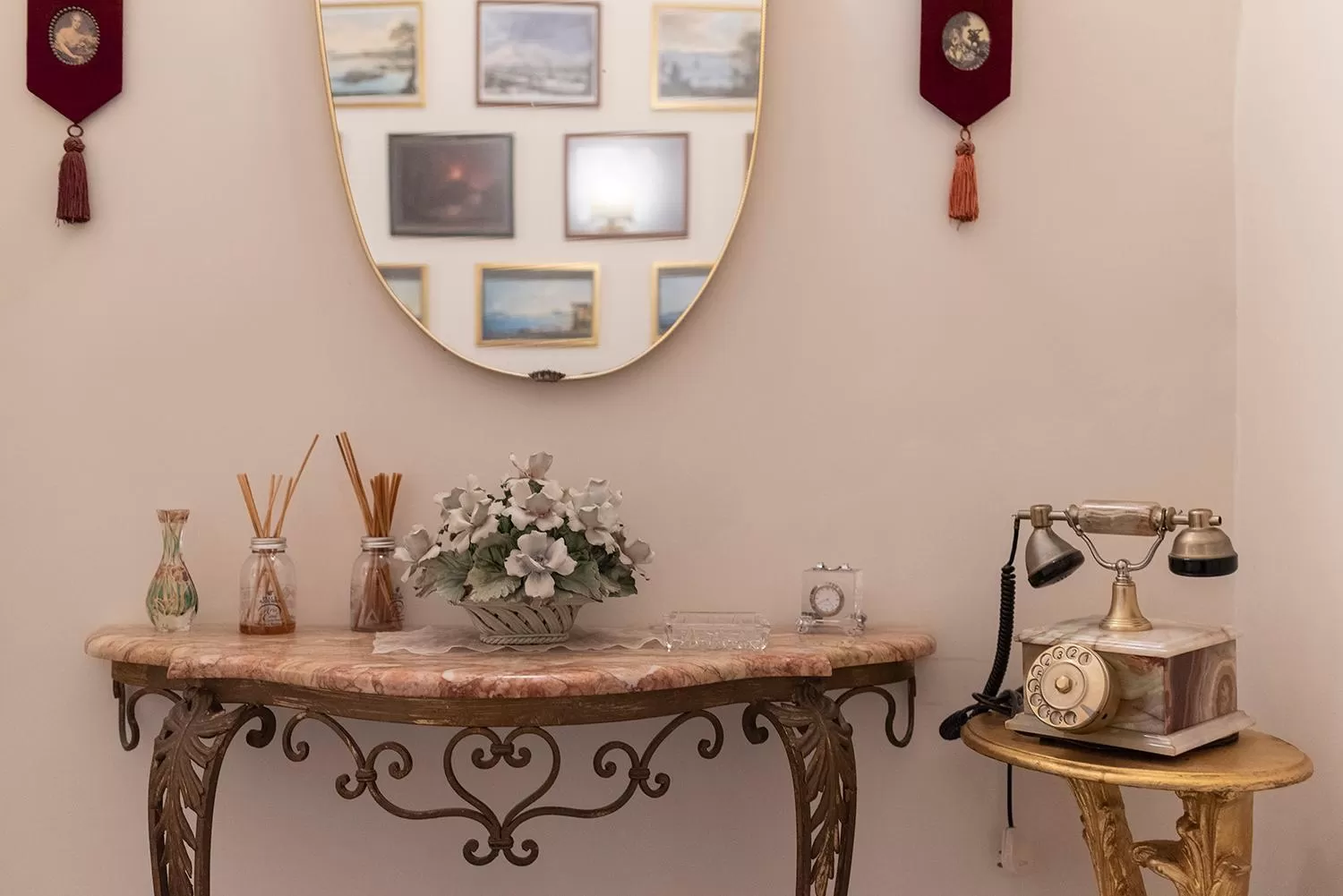 Lobby or reception in Domus Borbonica