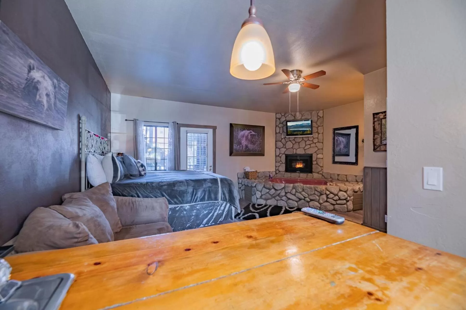 Photo of the whole room, Bed in Black Forest Lodge
