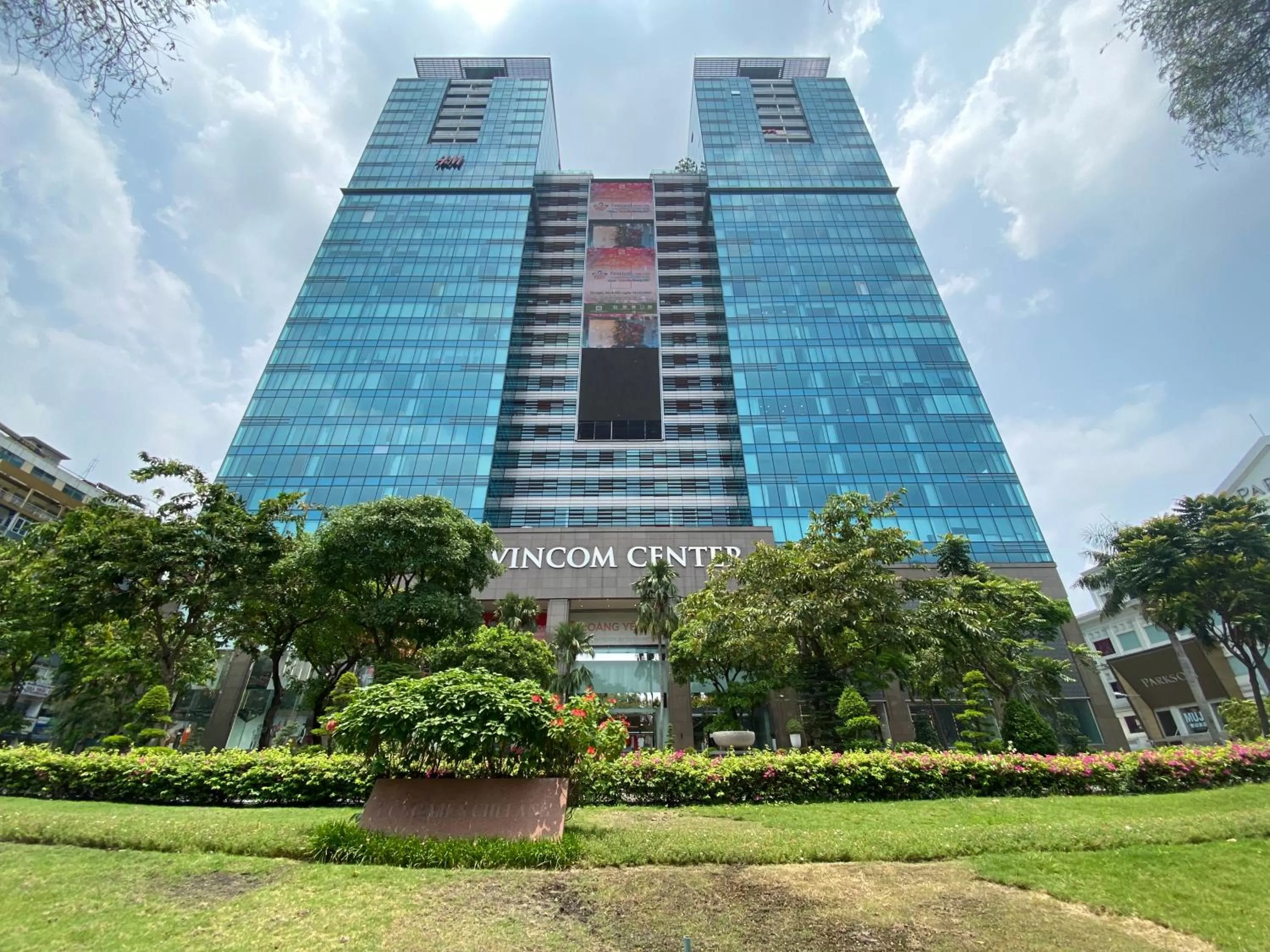 Shopping Area, Property Building in Prostyle Hotel Ho Chi Minh プロスタイルホテルホーチミン