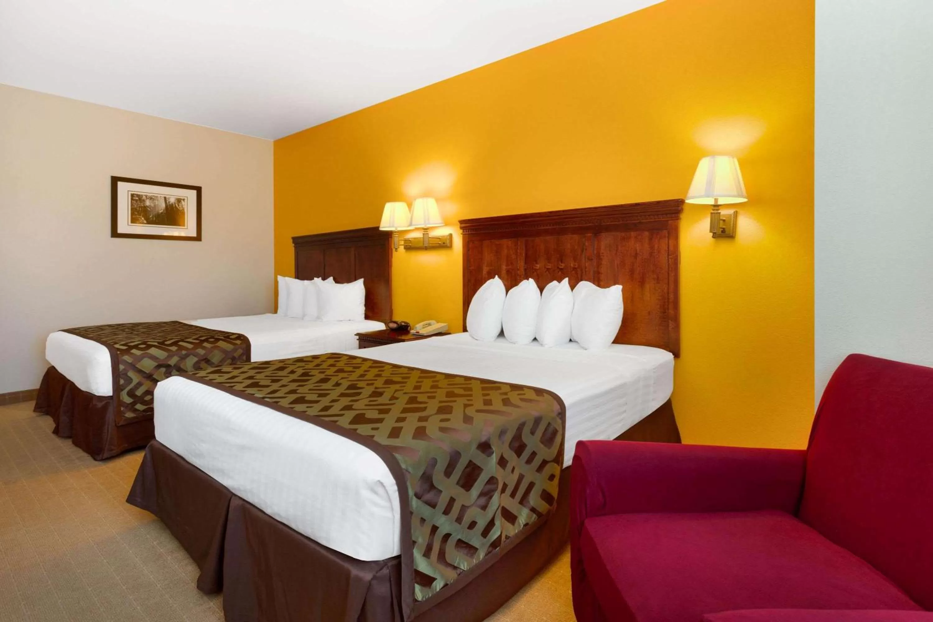 Photo of the whole room, Bed in Montcler Hotel & Conference Center, Trademark by Wyndham