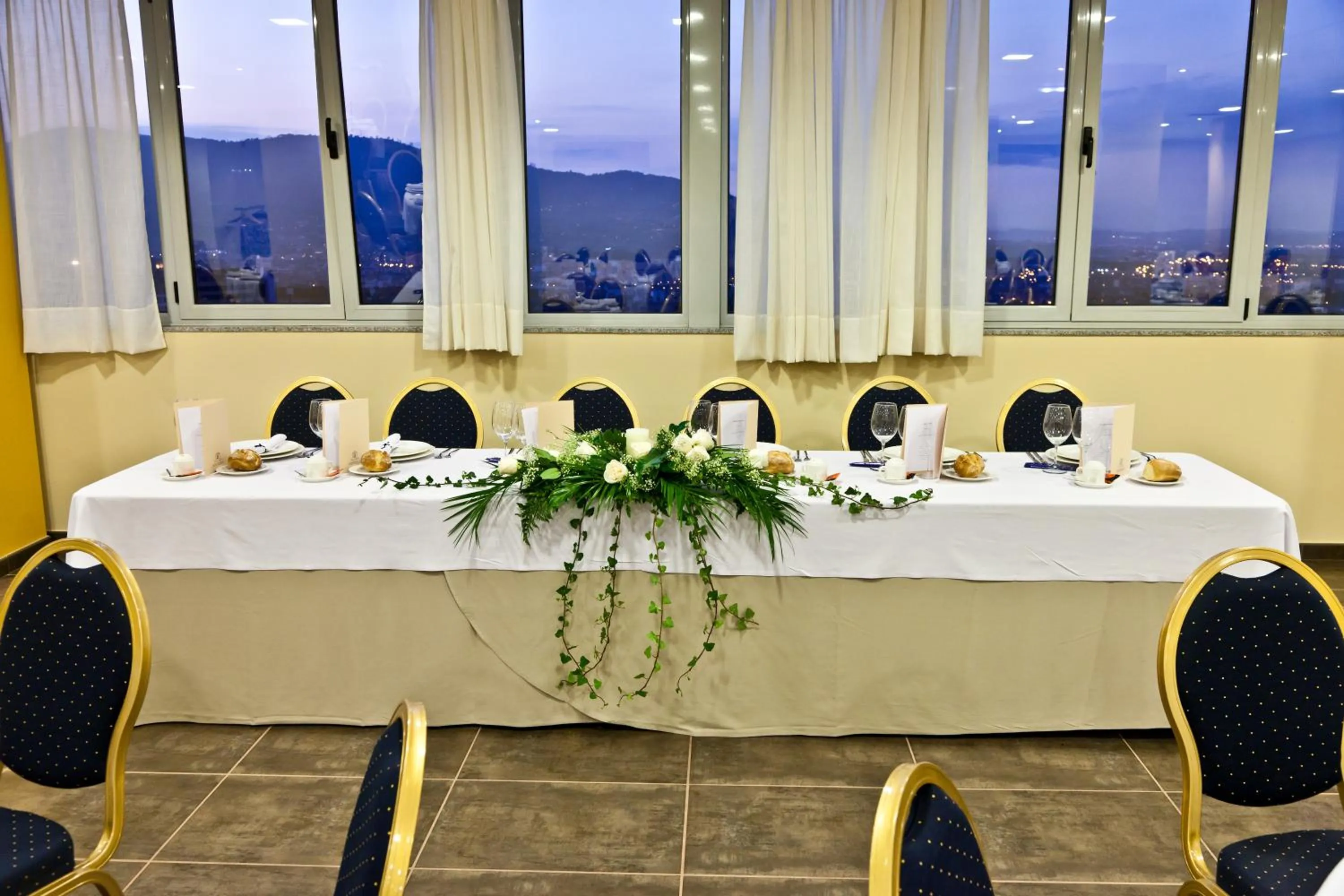 Restaurant/places to eat in Hotel Palacio de Asturias