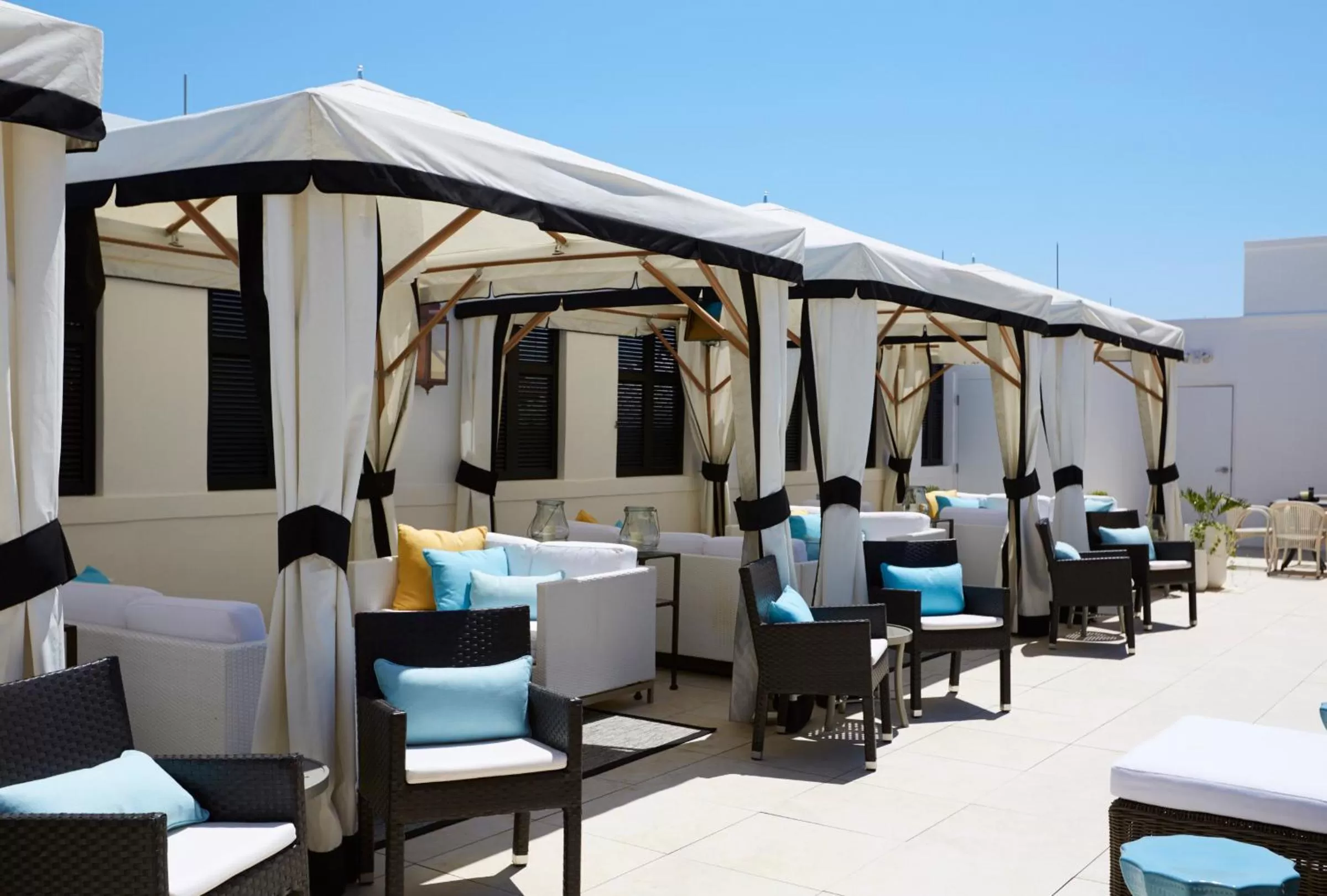 Restaurant/places to eat in The Pearl Hotel