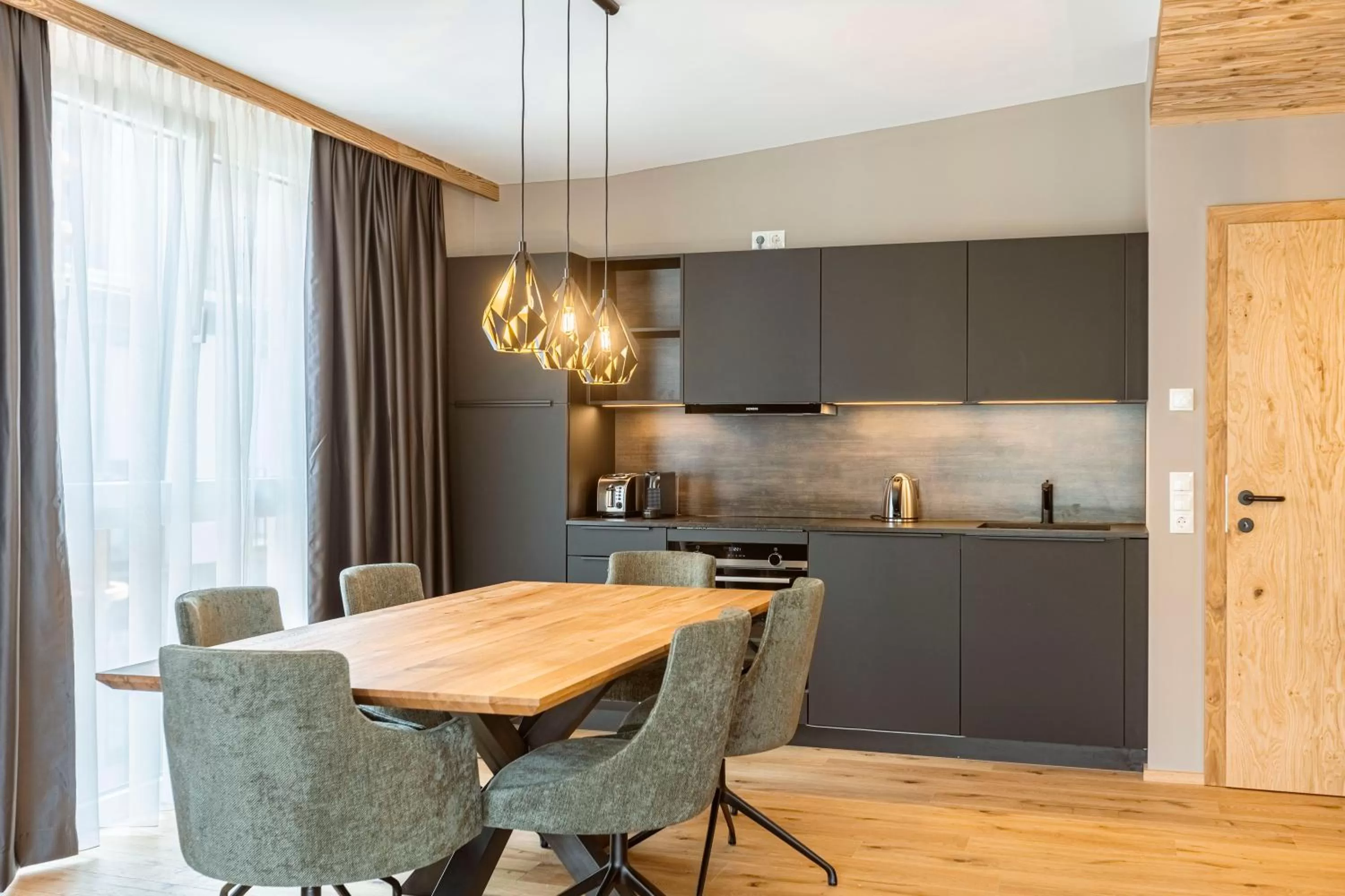Kitchen or kitchenette in Zillertal Suites Fügen by ALPS RESORTS