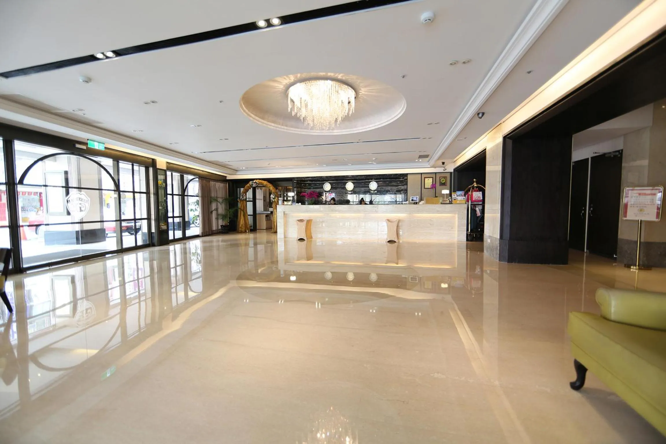 Lobby or reception in Grand Earl Hotel