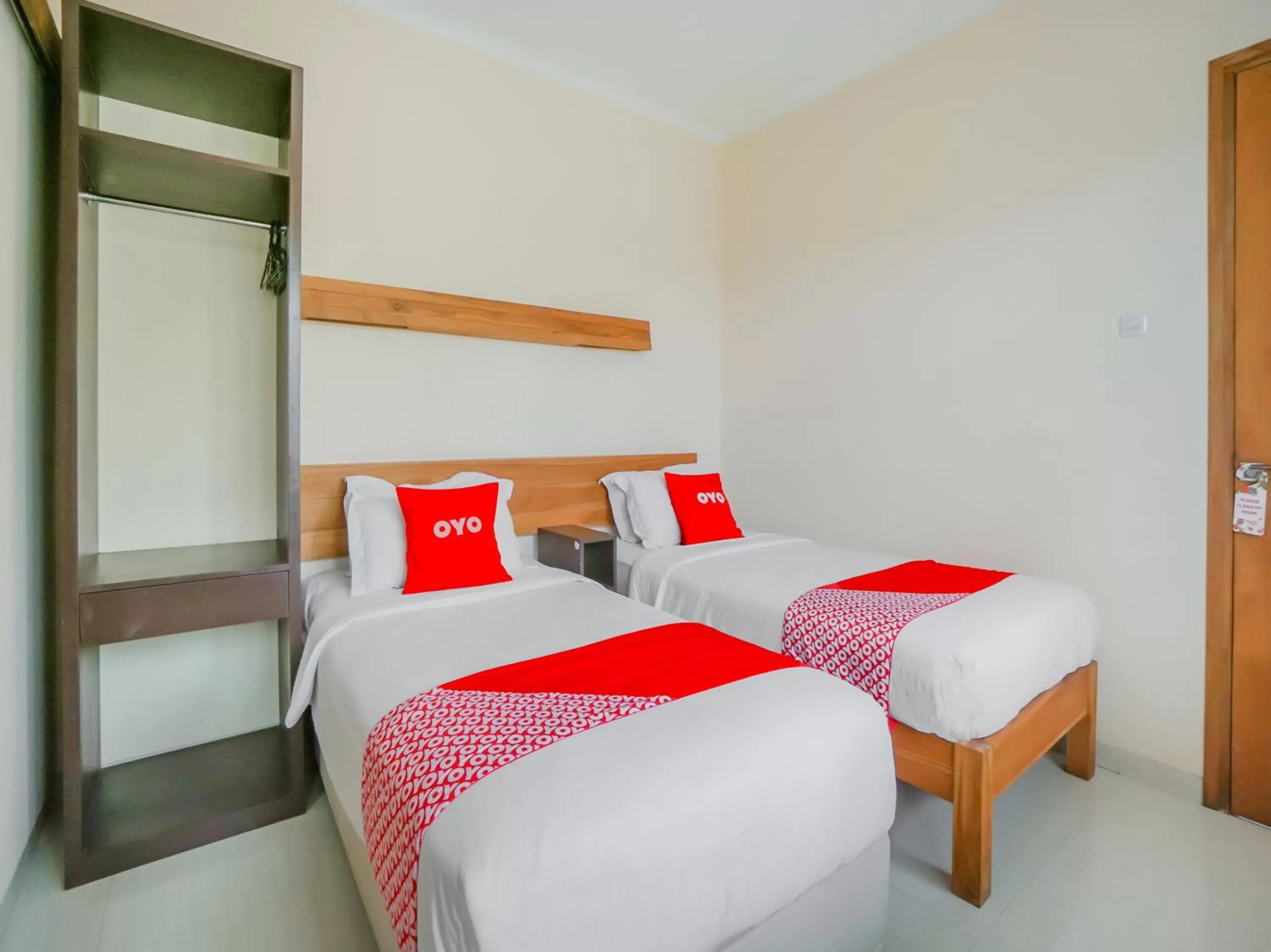 Bedroom in SUPER OYO 90319 Angler Guest House Malang