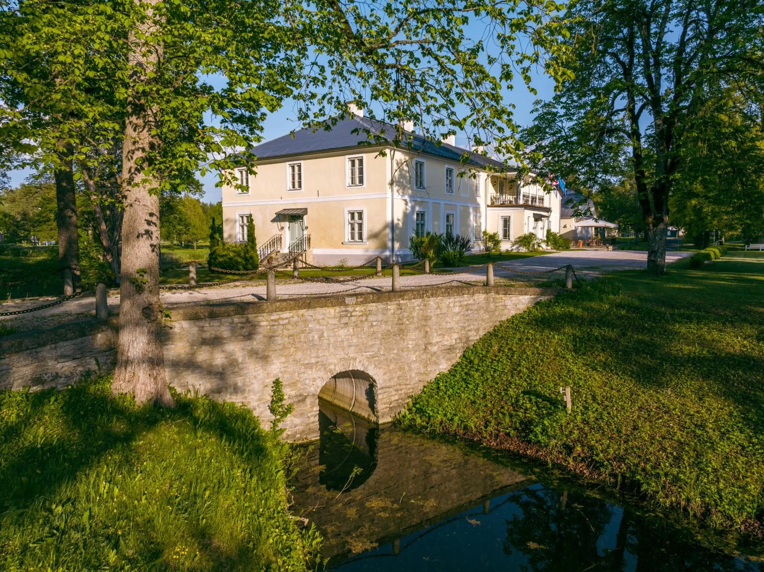 Property building in Padise Manor