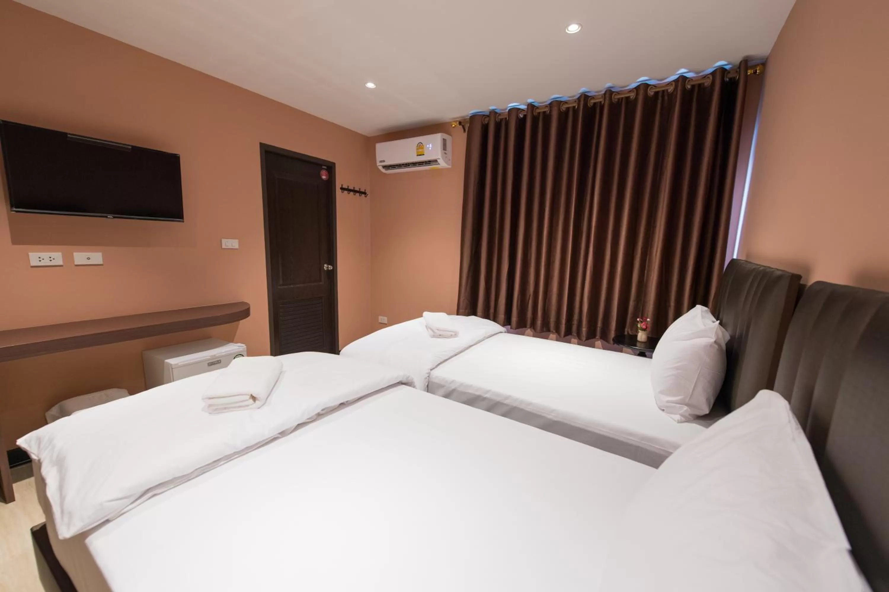 Bed in Let's Zzz Bangkok