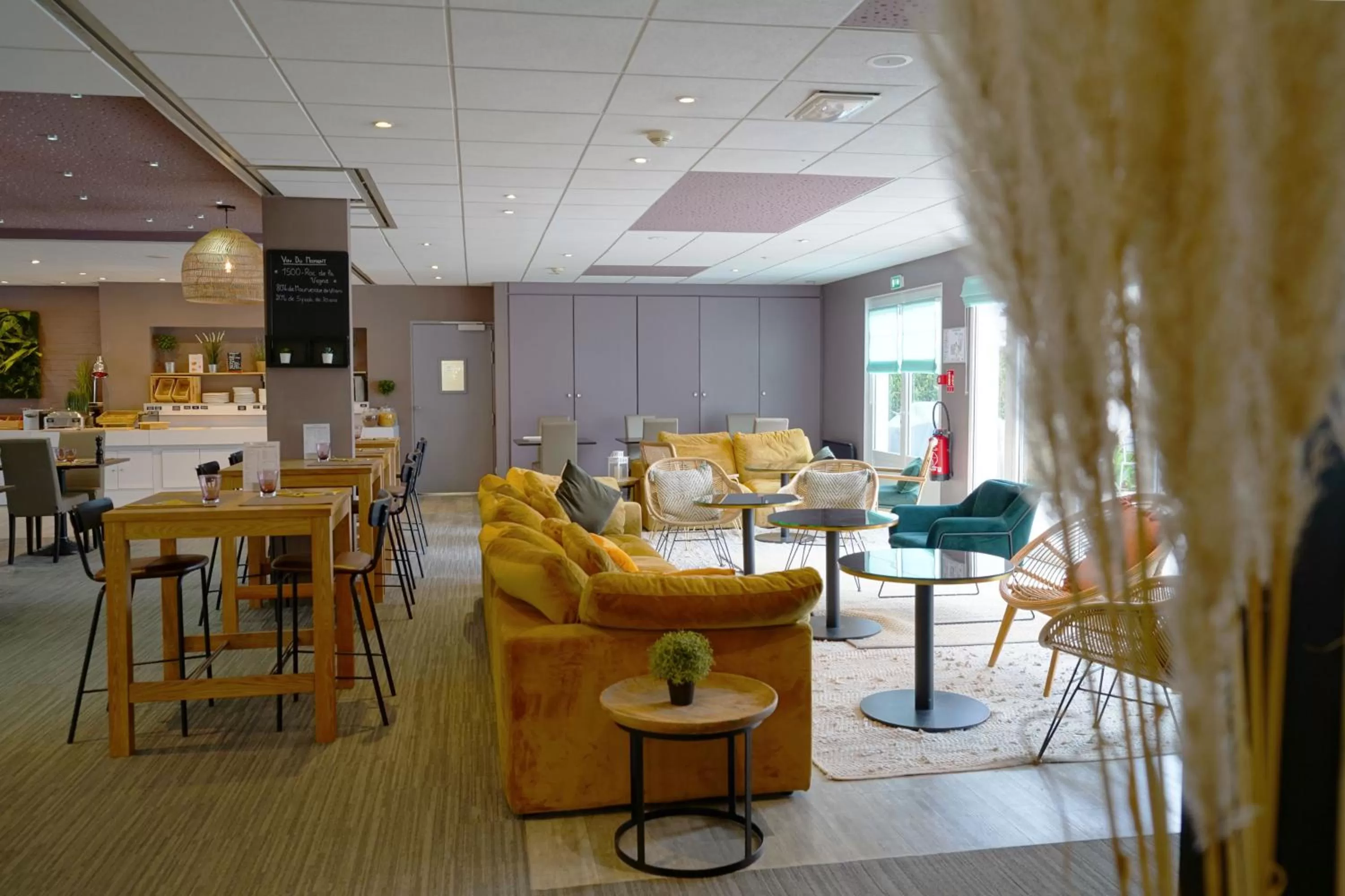 Restaurant/places to eat in Hôtel Best Western The Wish Versailles