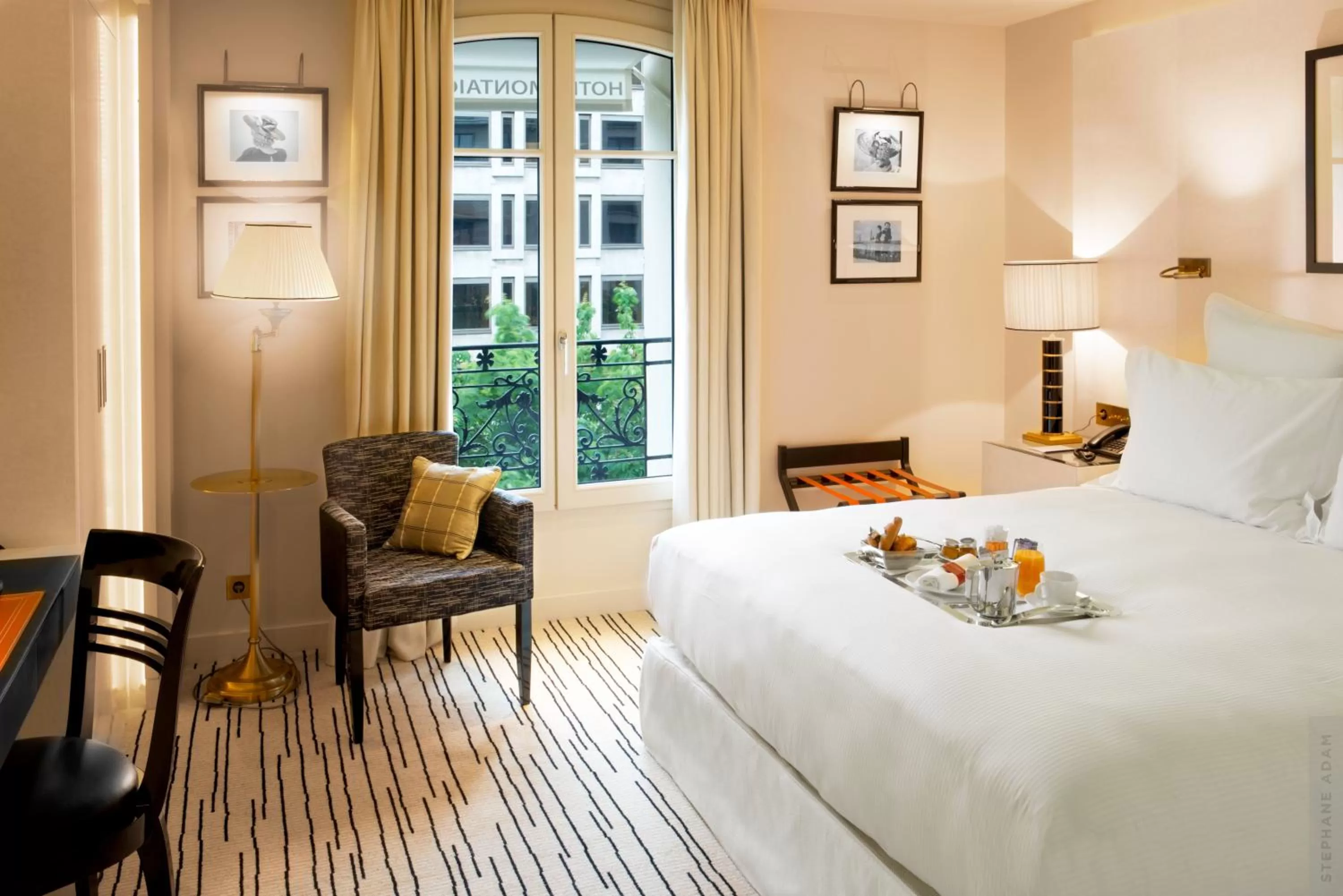 Bedroom, Bed in Hotel Montaigne