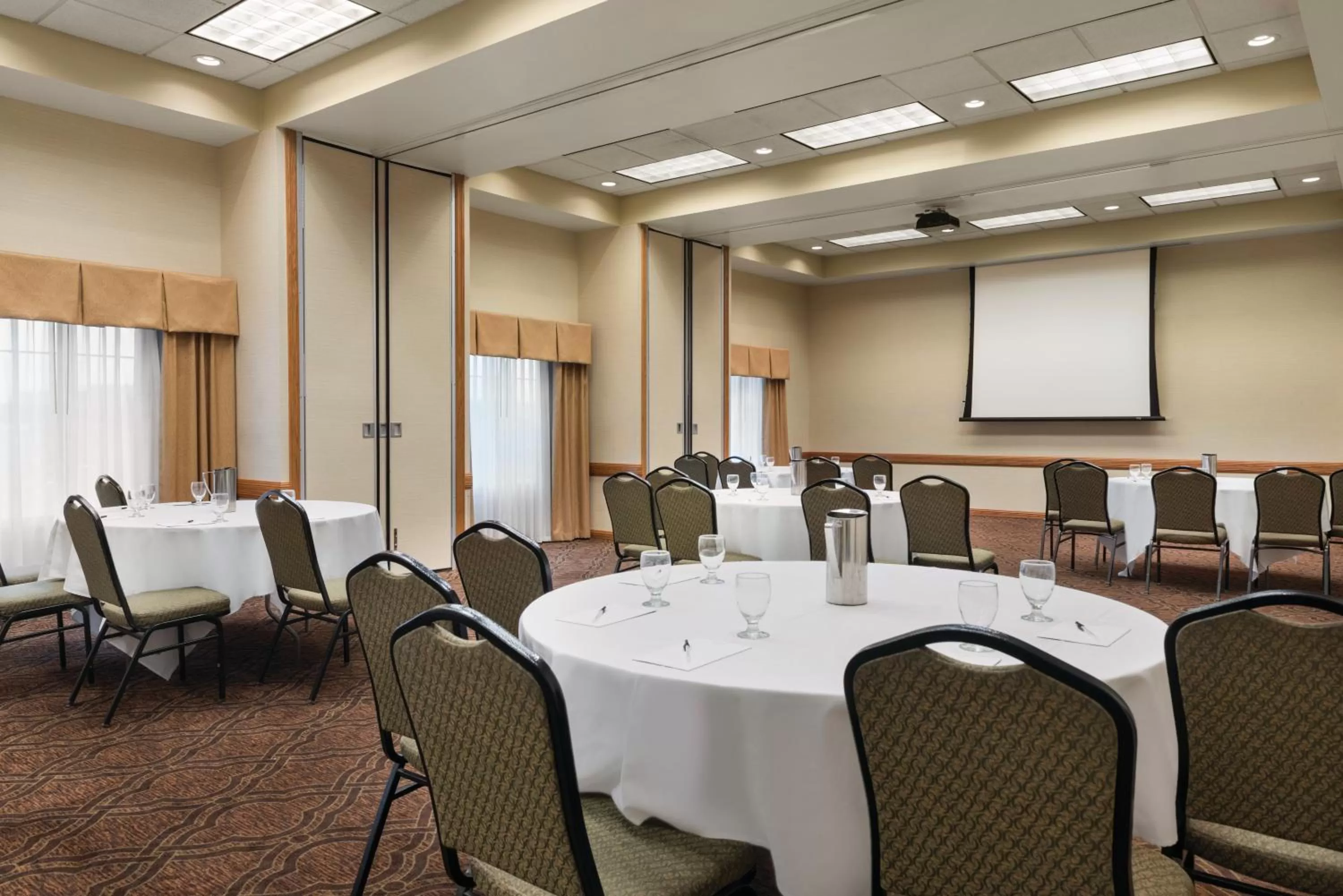 Banquet/Function facilities in Country Inn & Suites by Radisson, Mankato Hotel and Conference Center, MN