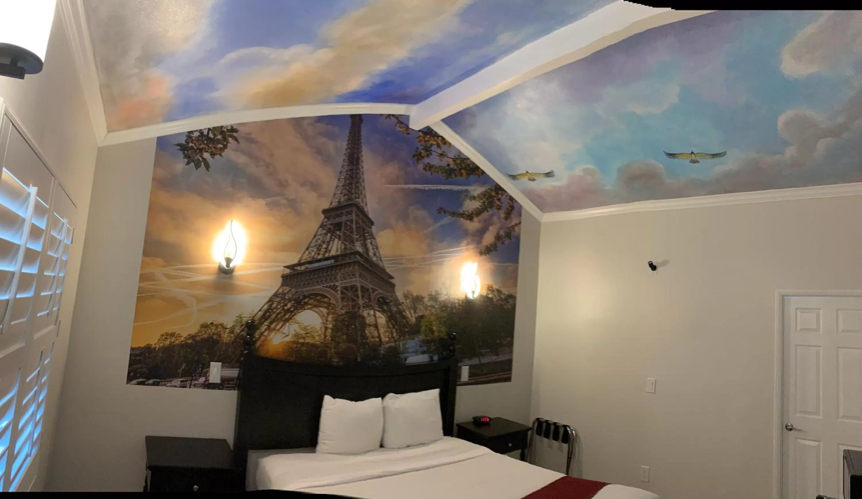 Bed in Escondido Inn