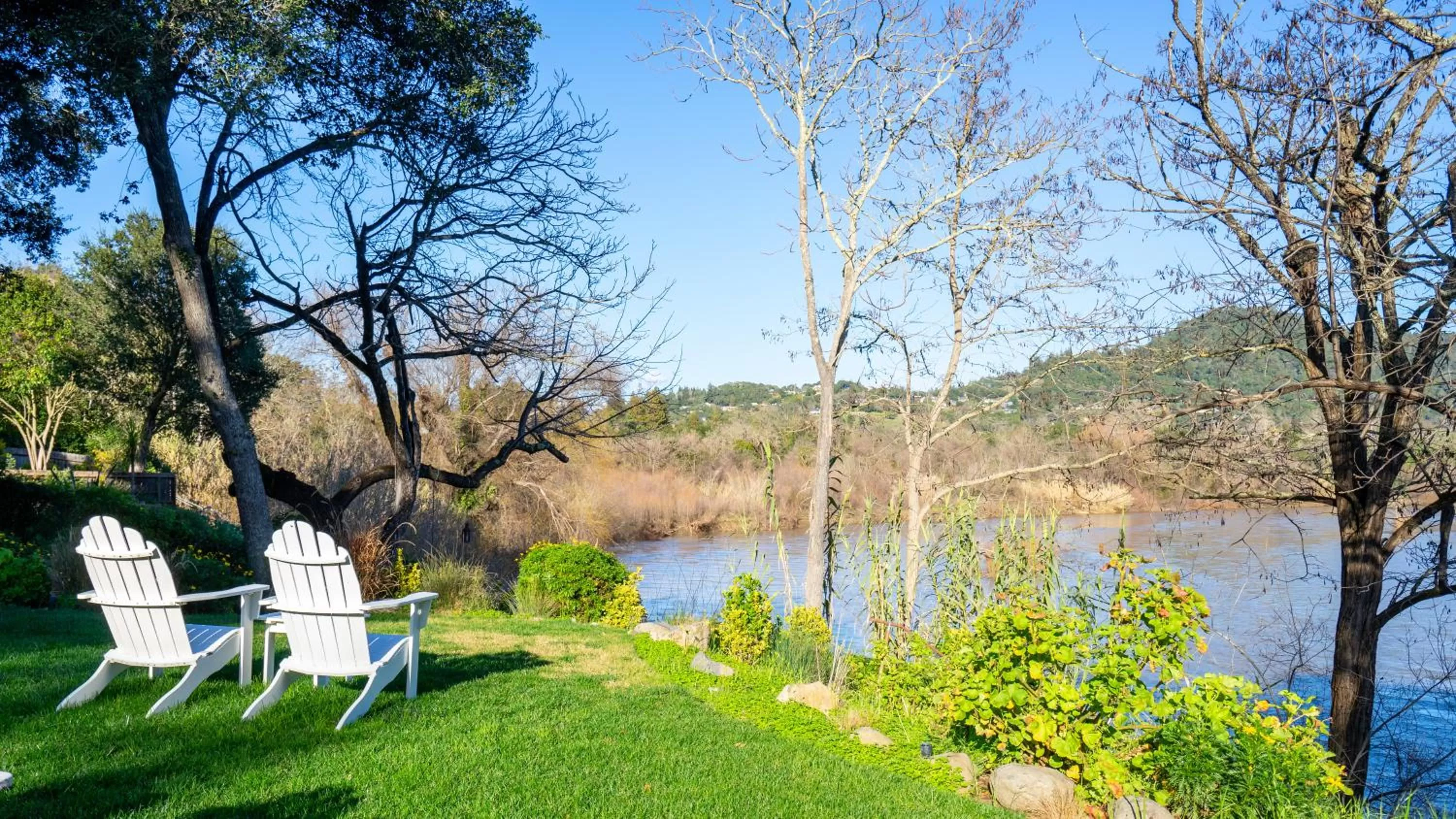 Natural landscape in The River Belle Inn