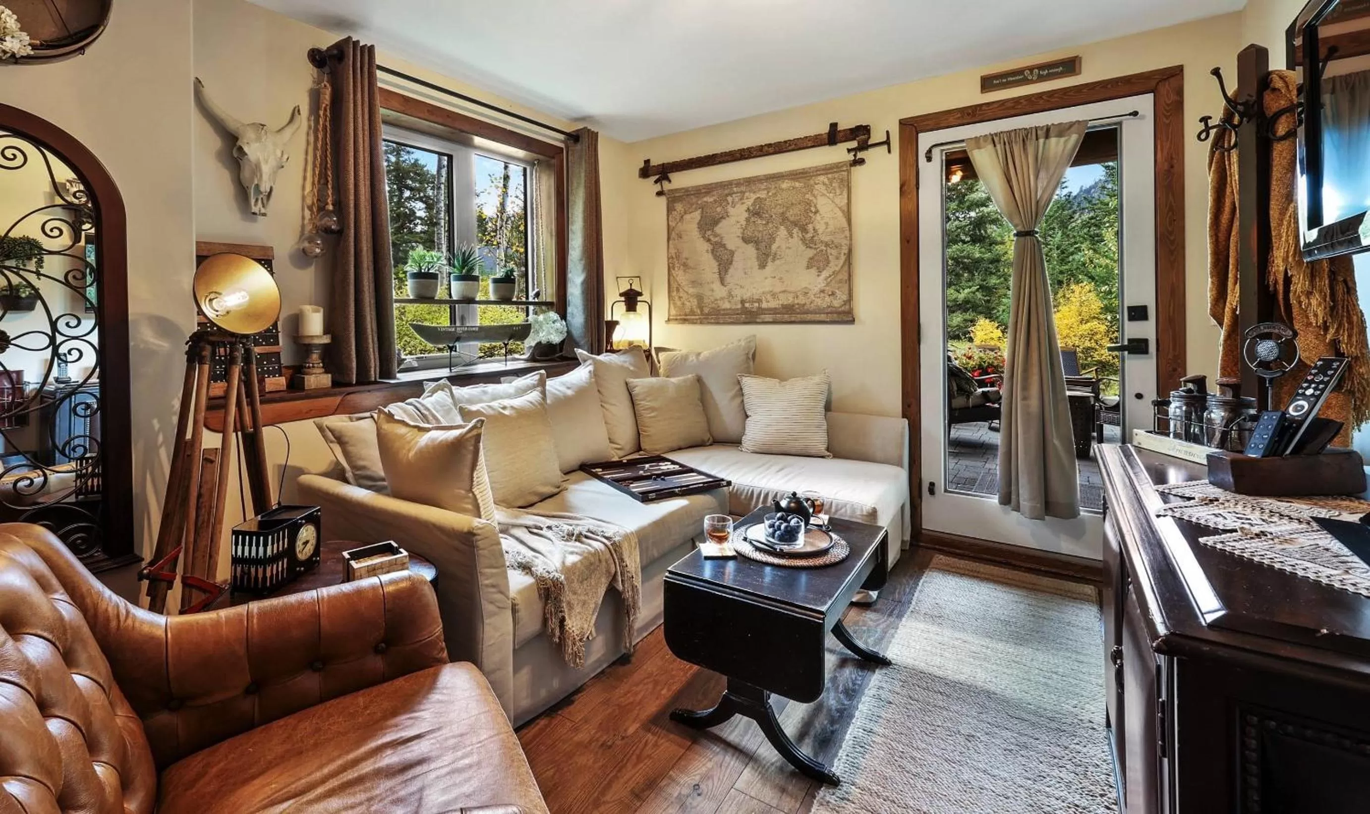 Living room in A Suite Retreat - Beyond Bed & Breakfast