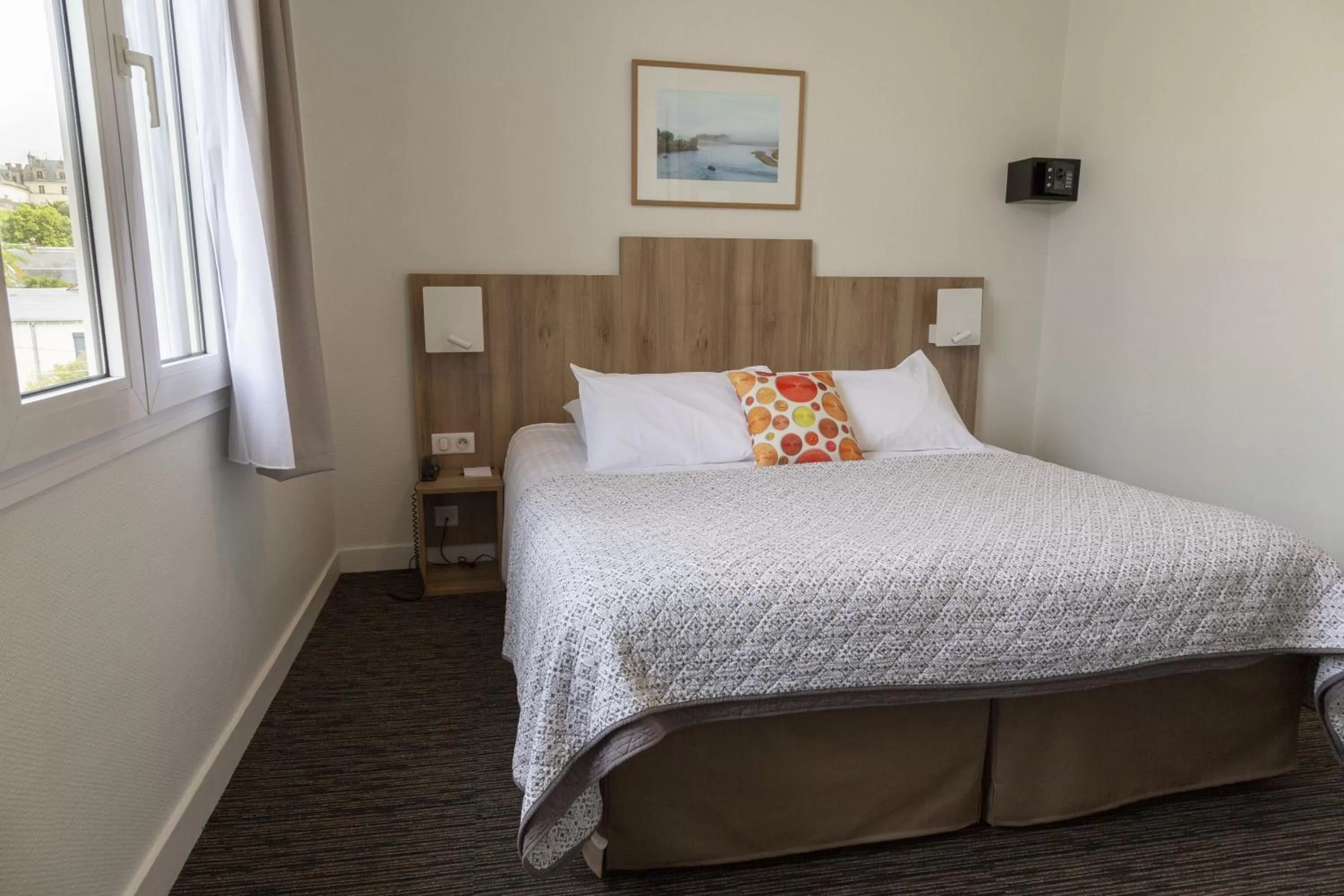 Bedroom, Bed in Logis Hôtel Chaptal, Amboise