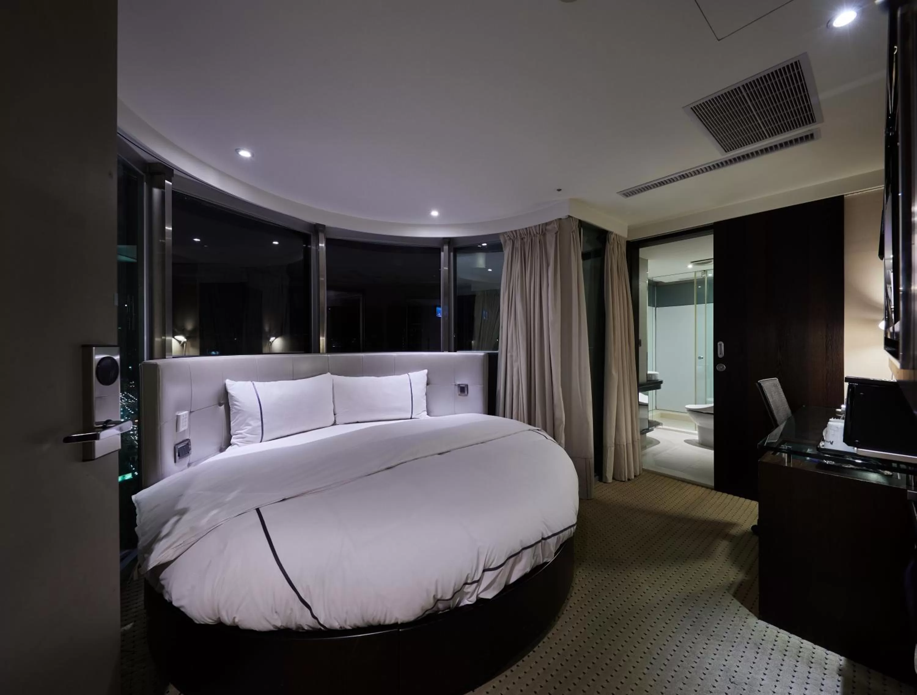 Bed in K Hotel Taipei Dunnan